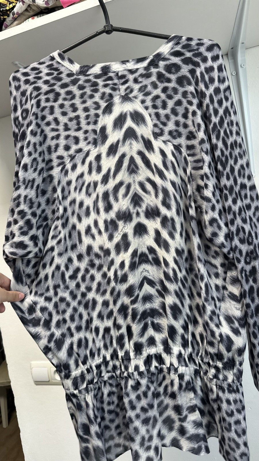 Roberto Cavalli Roberto Cavalli Vintage Silk Blue Animal Print Blouse Size M / US 6-8 / IT 42-44 - 12 Thumbnail