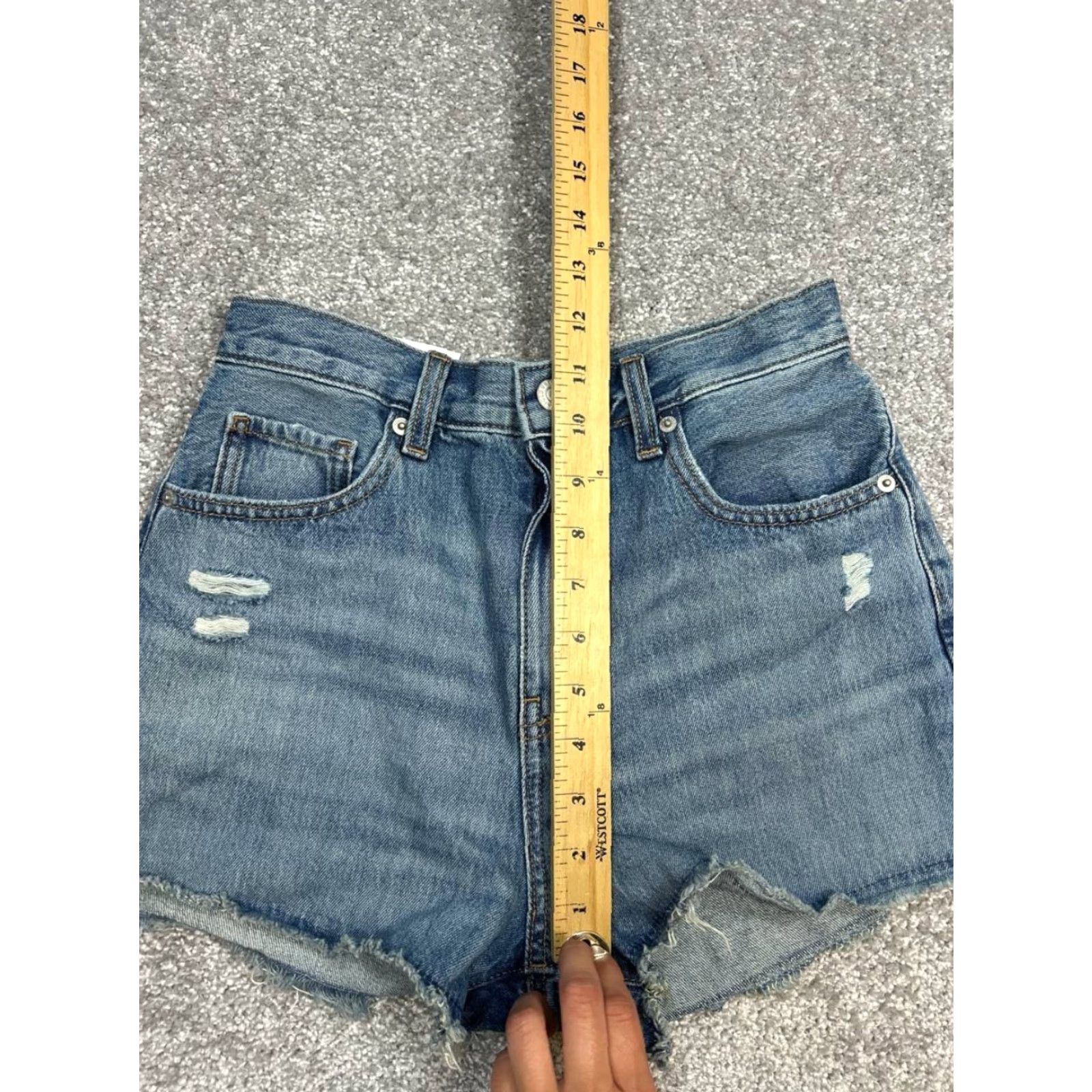 Uniqlo Uniqlo Shorts Womens 24 Blue Cut Off Distressed Denim High Rise Frayed Hem New Size 42" / US 20 - 4 Thumbnail