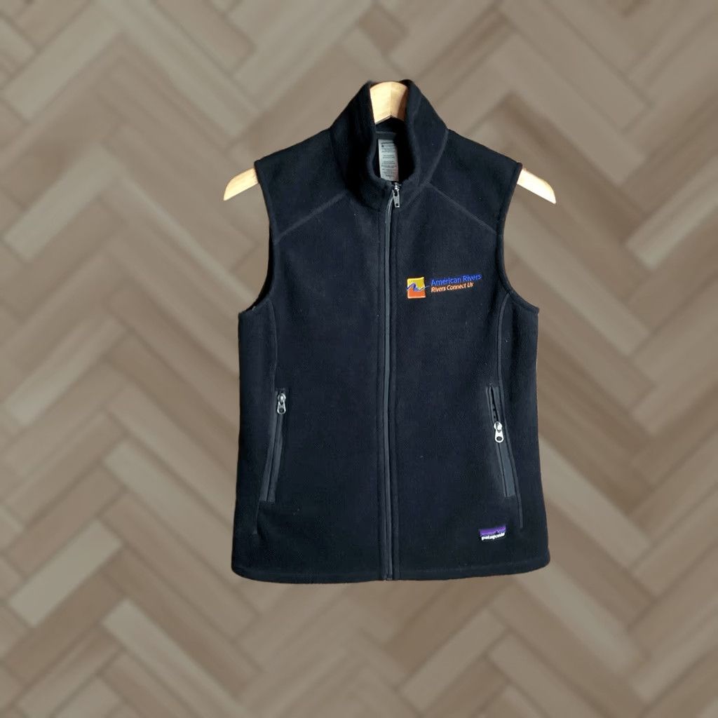 Patagonia Patagonia Synchilla Vest Women’s S Black Full Zip Sleeveless Embroidered Vest Womens Short Jacket Autumn Winter Outdoor Size S / US 4 / IT 40 - 1 Thumbnail