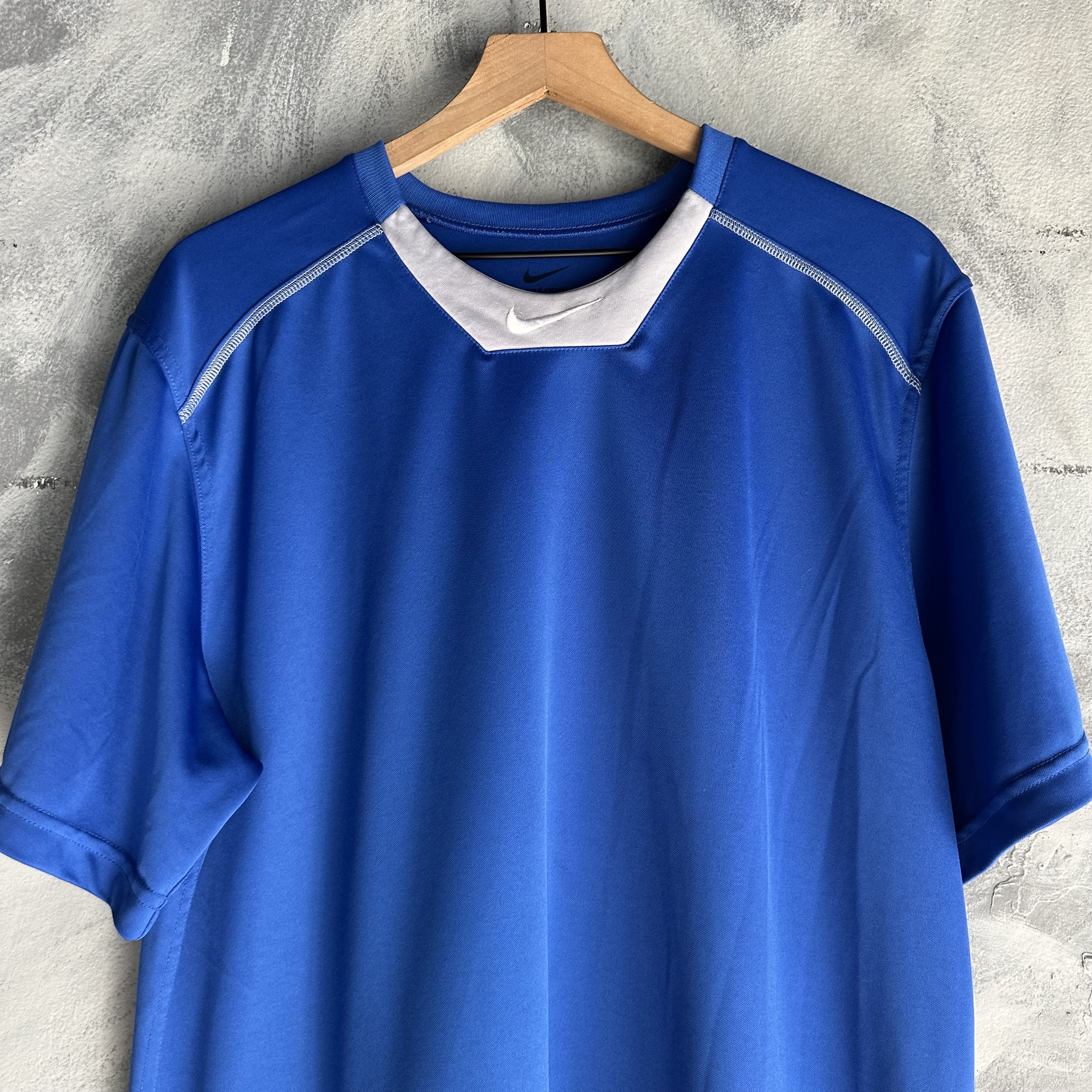 Nike Vintage Nike Shirt Men XL Blue Short Sleeve Jersey Center Size US XL / EU 56 / 4 - 2 Thumbnail