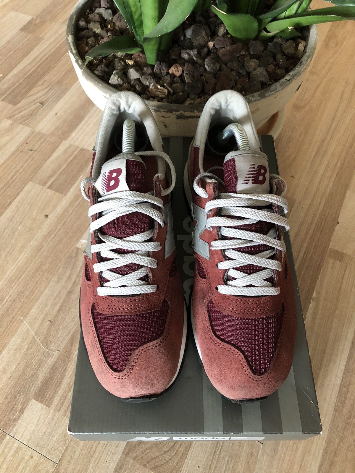 New Balance New Balance 990 v1 Burgundy Rare Classic Sneakers Vintage Size US 7 / EU 40 - 2 Thumbnail