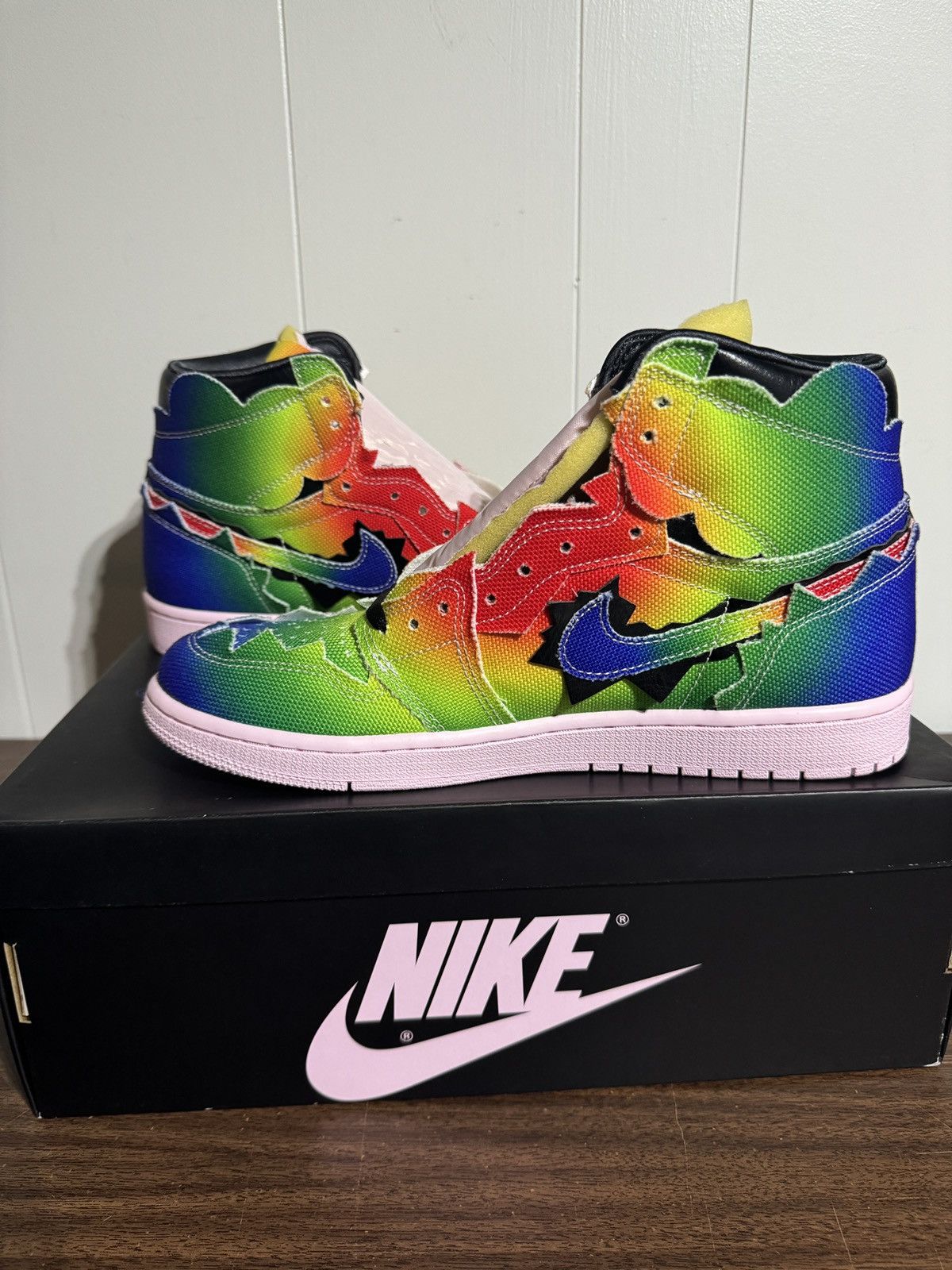 Jordan Brand Air Jordan 1 Retro OG High x J Balvin Tie Dye Multicolor Size US 10.5 / EU 43-44 - 12 Thumbnail