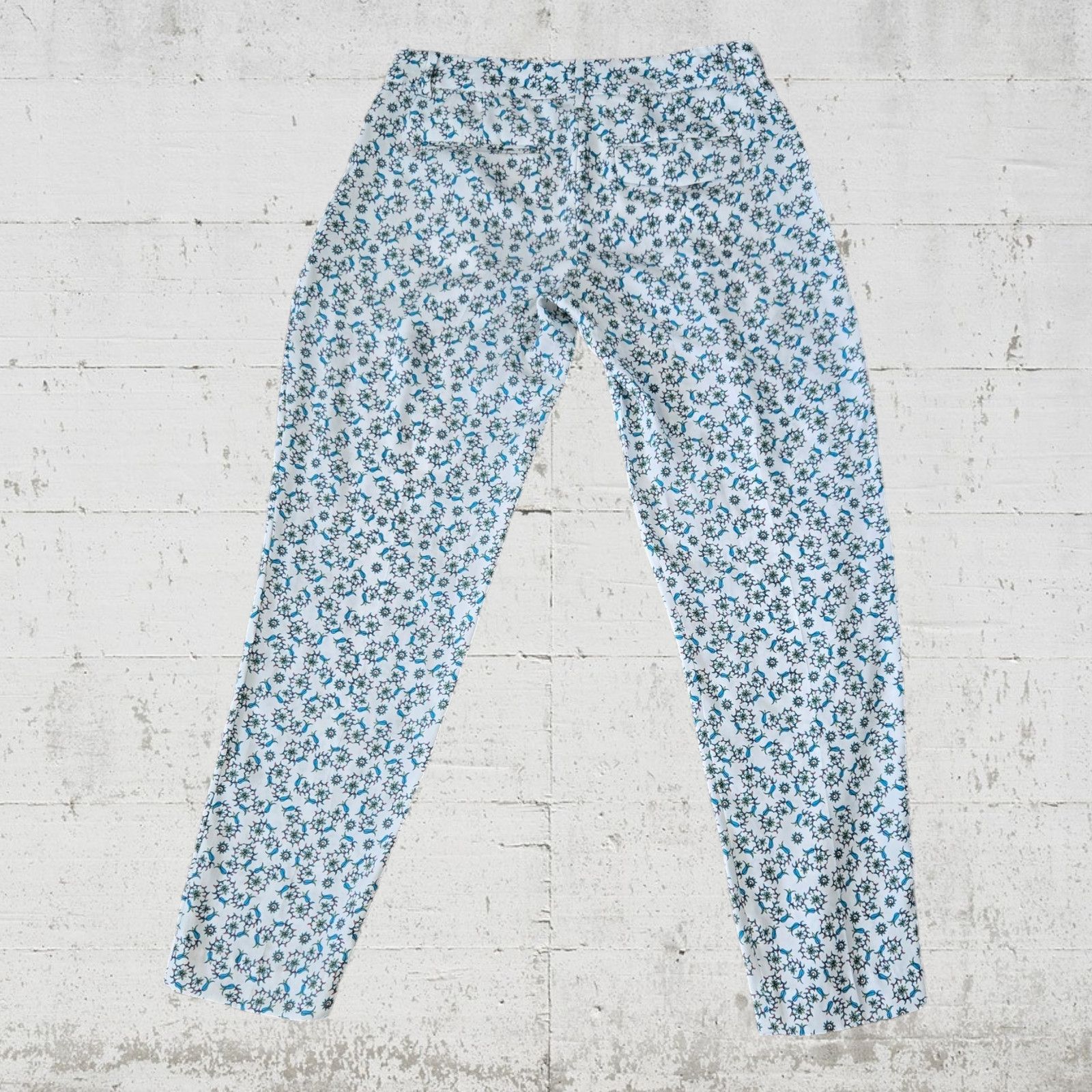 Theory White Blue Floral Silk Tapered Boho Whimsy Trousers Size 0 Size 25" / US 0 / IT 36 - 11 Thumbnail