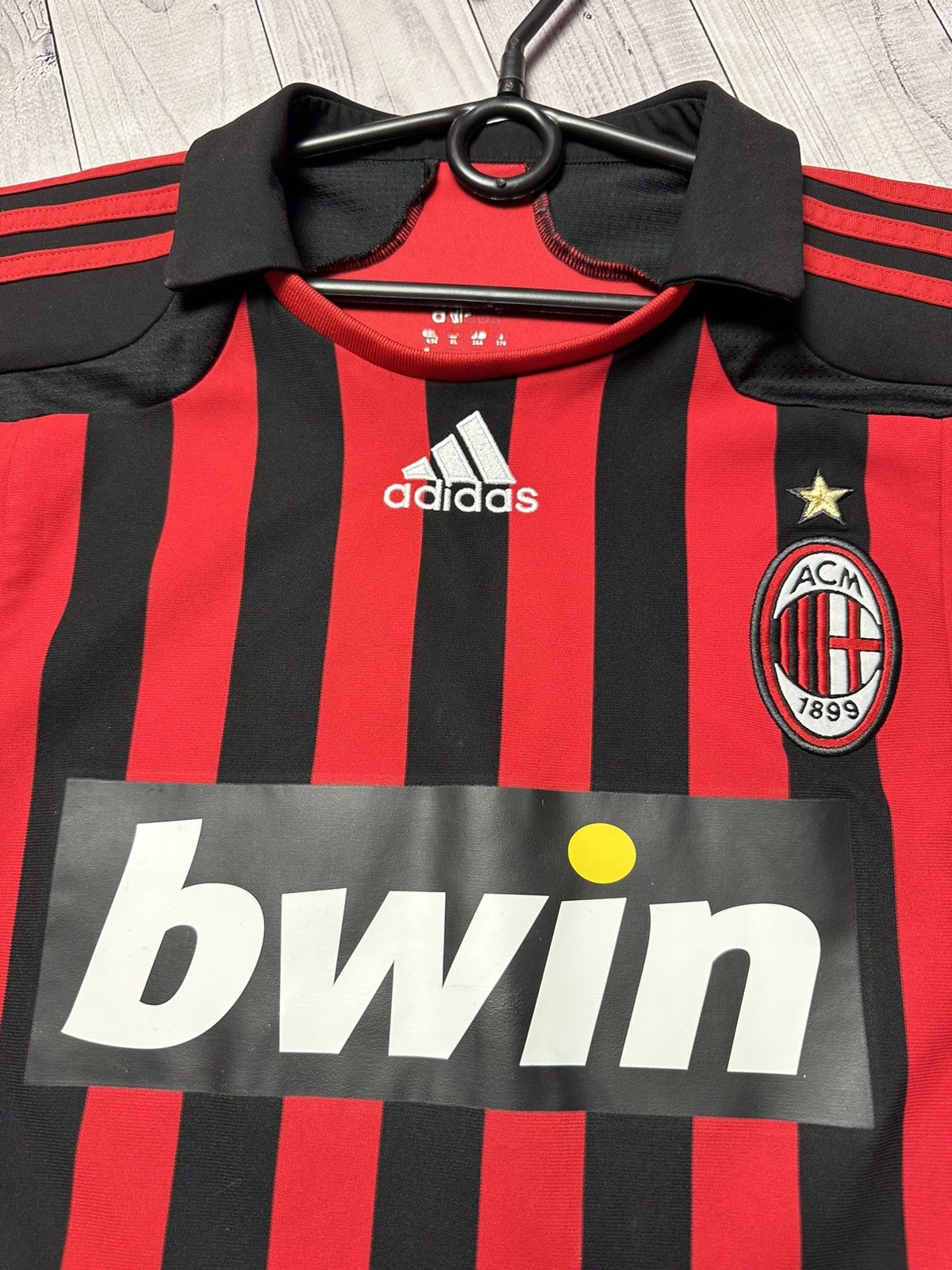 Adidas × Vintage Vintage AC Milan soccer jersey adidas size S Size US S / EU 44-46 / 1 - 4 Thumbnail