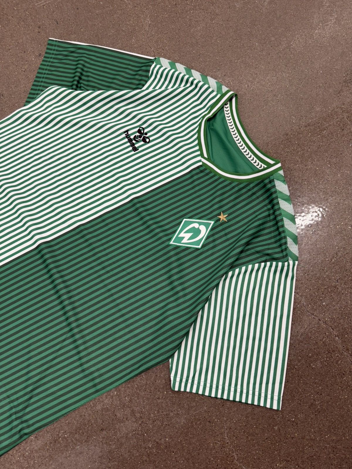 Hummel Werder Bremen Home soccer Jersey Menʼs Hummel Genuine Size US L / EU 52-54 / 3 - 2 Thumbnail