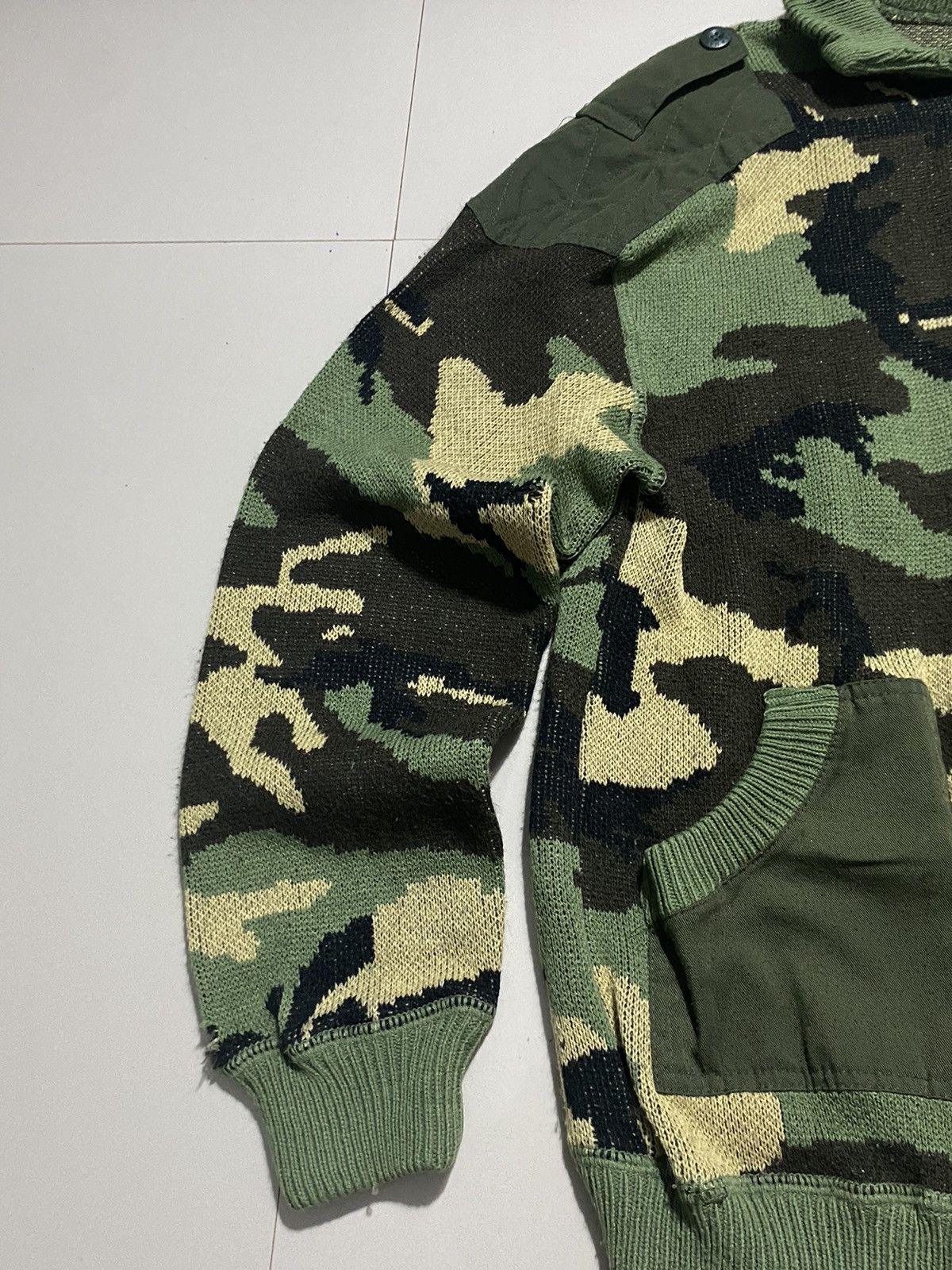 Japanese Brand Vintage Trashed Camo Military Knit Zip Jacket - L Size US L / EU 52-54 / 3 - 4 Thumbnail