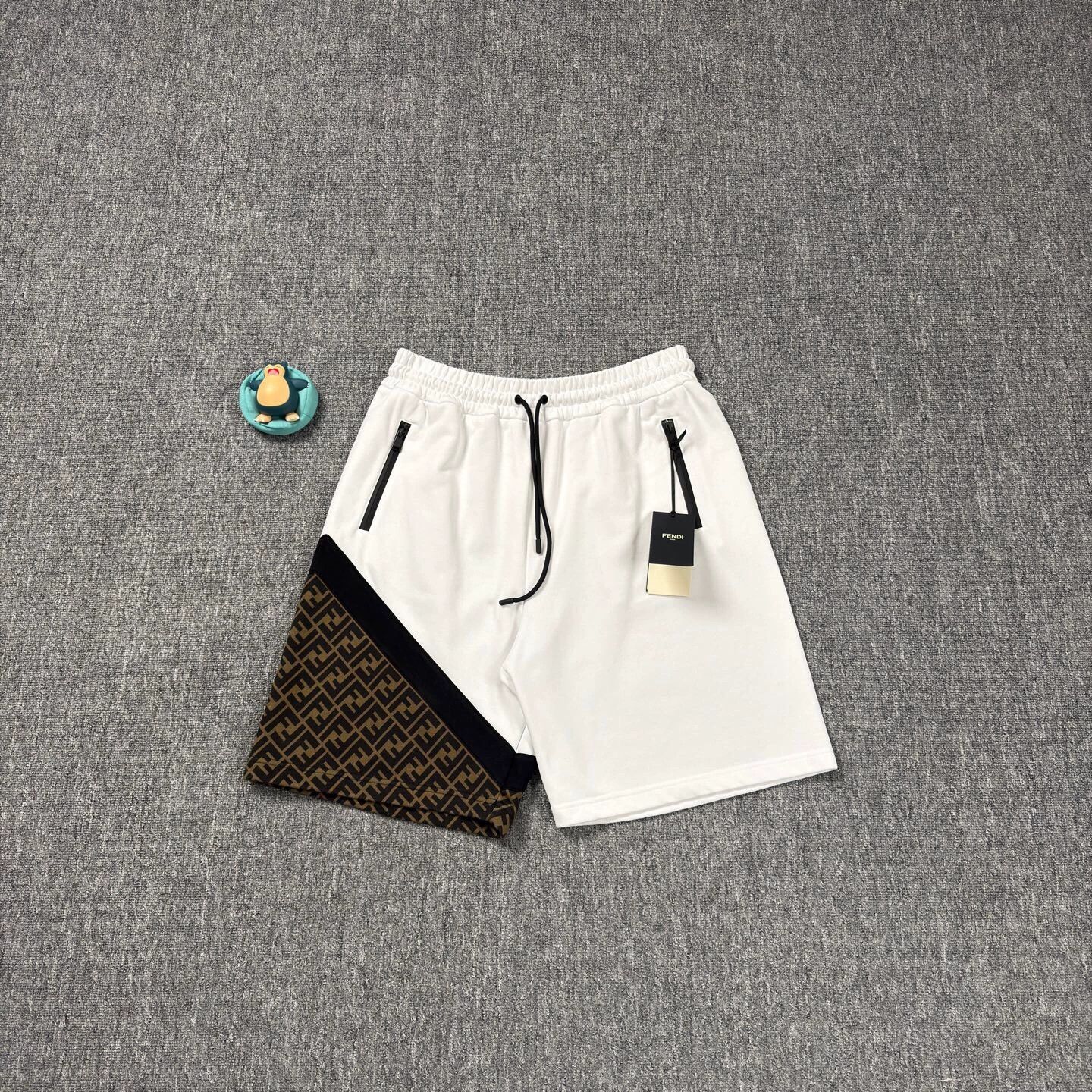 Fendi Fendi White Monogram Paneled Bermuda Shorts L Size US 34 / EU 50 - 1 Thumbnail