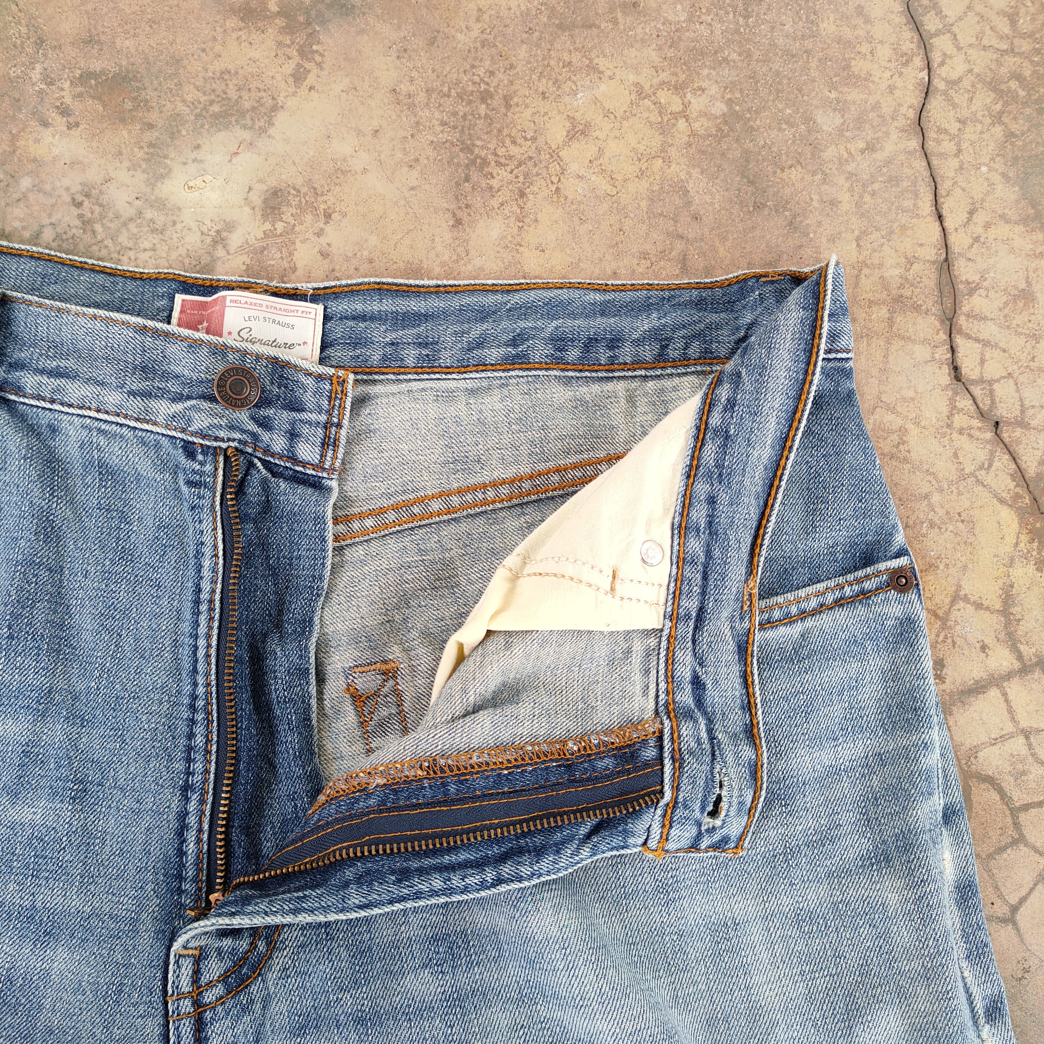 Levi's Vintage Clothing VINTAGE LEVI' STRAUSS SINGNATURE FADED RIPPED JEANS PANTS Size US 36 / EU 52 - 8 Thumbnail