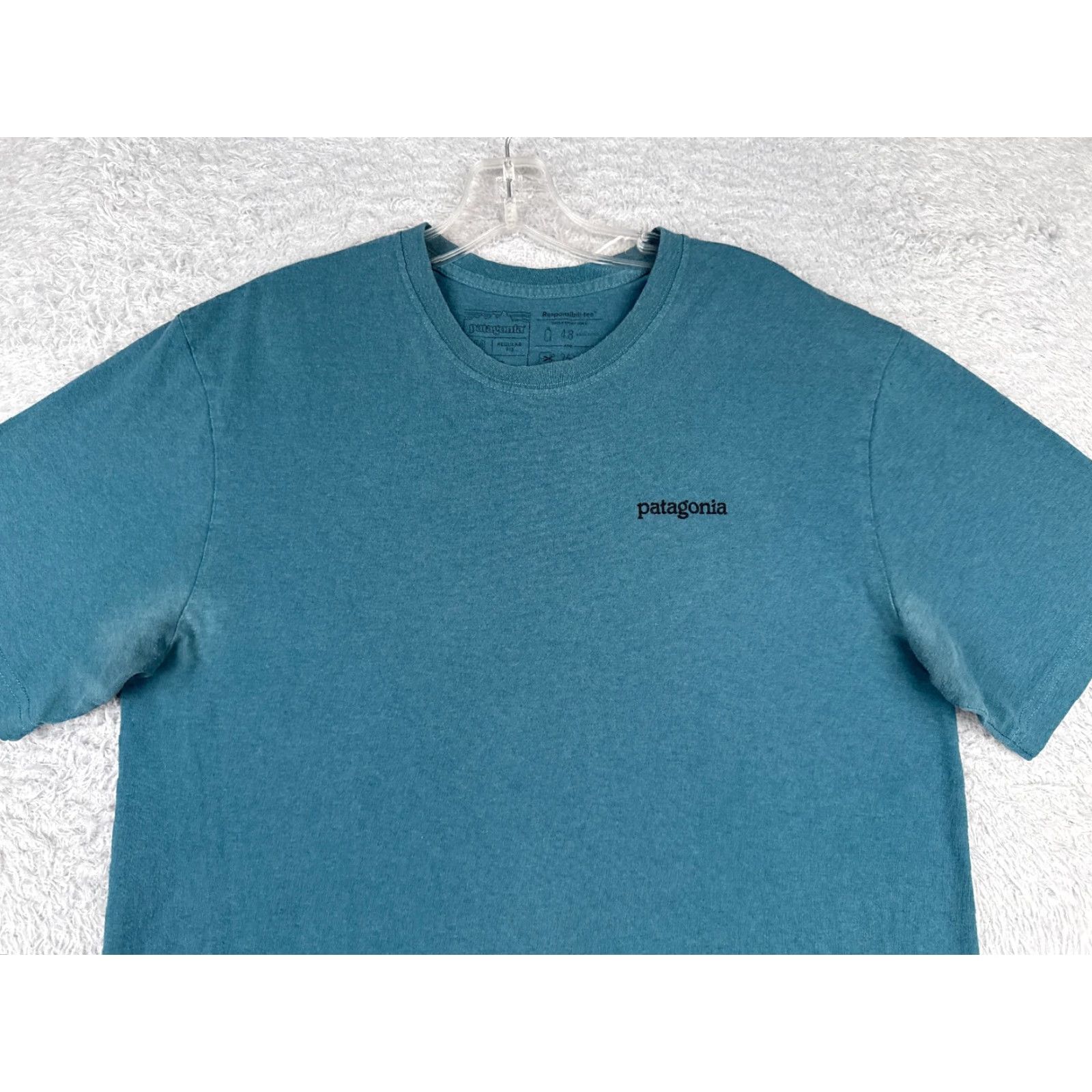 Patagonia Patagonia Shirt Men Medium Blue Responsibili-Tee Fitz Roy Logo Cotton Blend READ Shirt Mens Medium Blue Patagonia Responsibi-Tee Logo 90s? Size US M / EU 48-50 / 2 - 4 Thumbnail