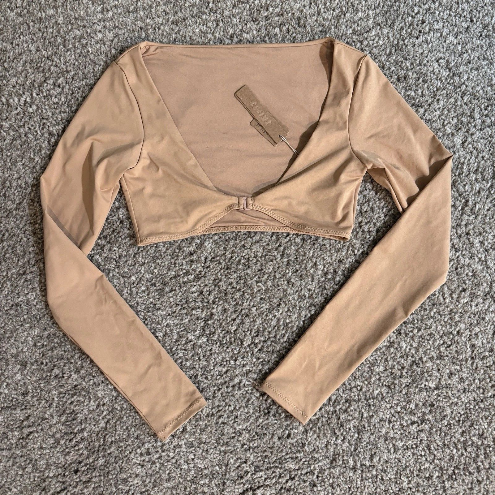 SKIMS SKIMS LS V-Neck Crop Top Shrug Beige Women’s XXS Swim Top Size XXS / US 00 / IT 34 - 1 Thumbnail