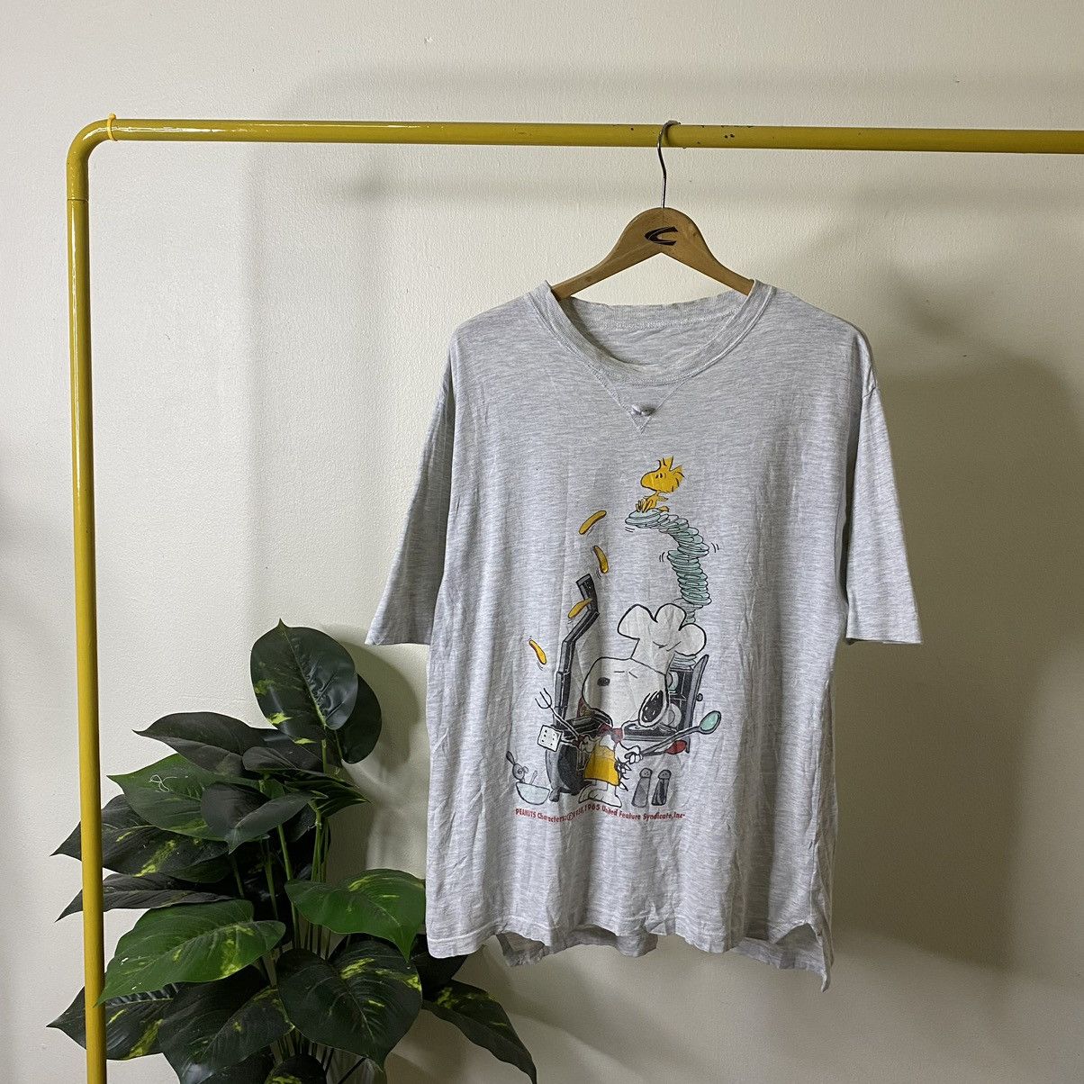 Vintage Vintage 1995 Peanuts Snoopy Cartoon Tee Size US L / EU 52-54 / 3 - 1 Thumbnail