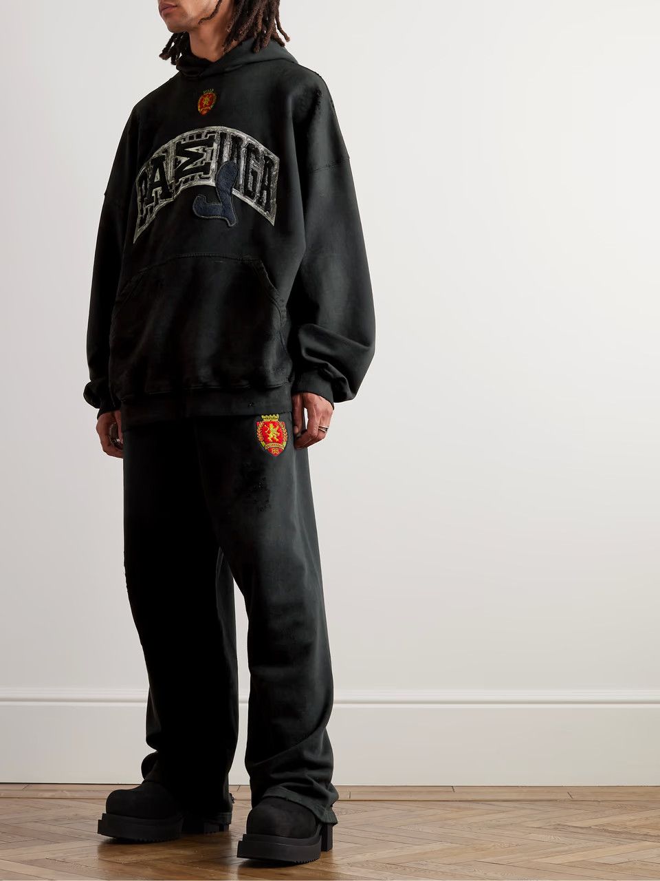 Balenciaga o1la1rc1a0425 Skater Baggy Sweatpants & Joggers in Black Size US 30 / EU 46 - 2 Thumbnail