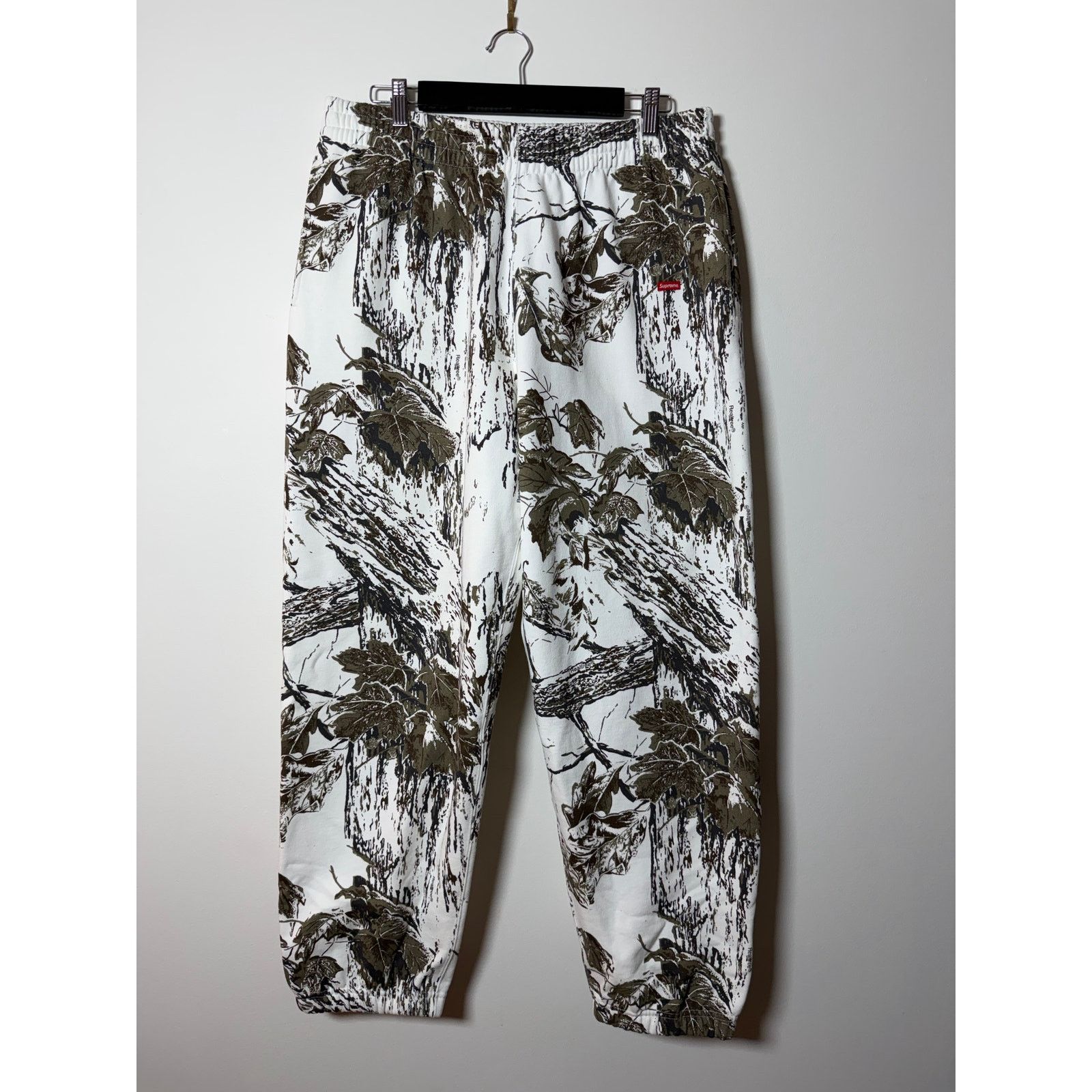 Supreme Supreme Small Box Sweatpant 'Snow Camo' Size US 34 / EU 50 - 1 Thumbnail