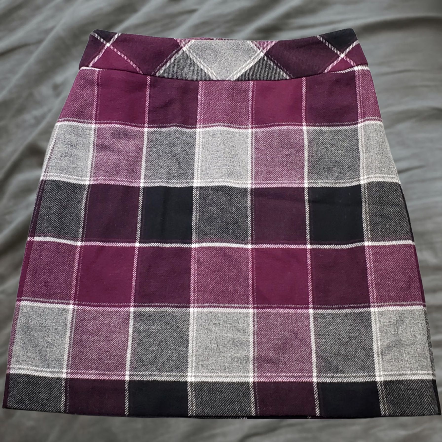 Talbots Talbots Skirt Womens 10P Plaid Lined Back Zip Straight & Pencil Size: Womens Size 10P Color Multicolor Size 32" / US 10 / IT 46 - 1 Thumbnail