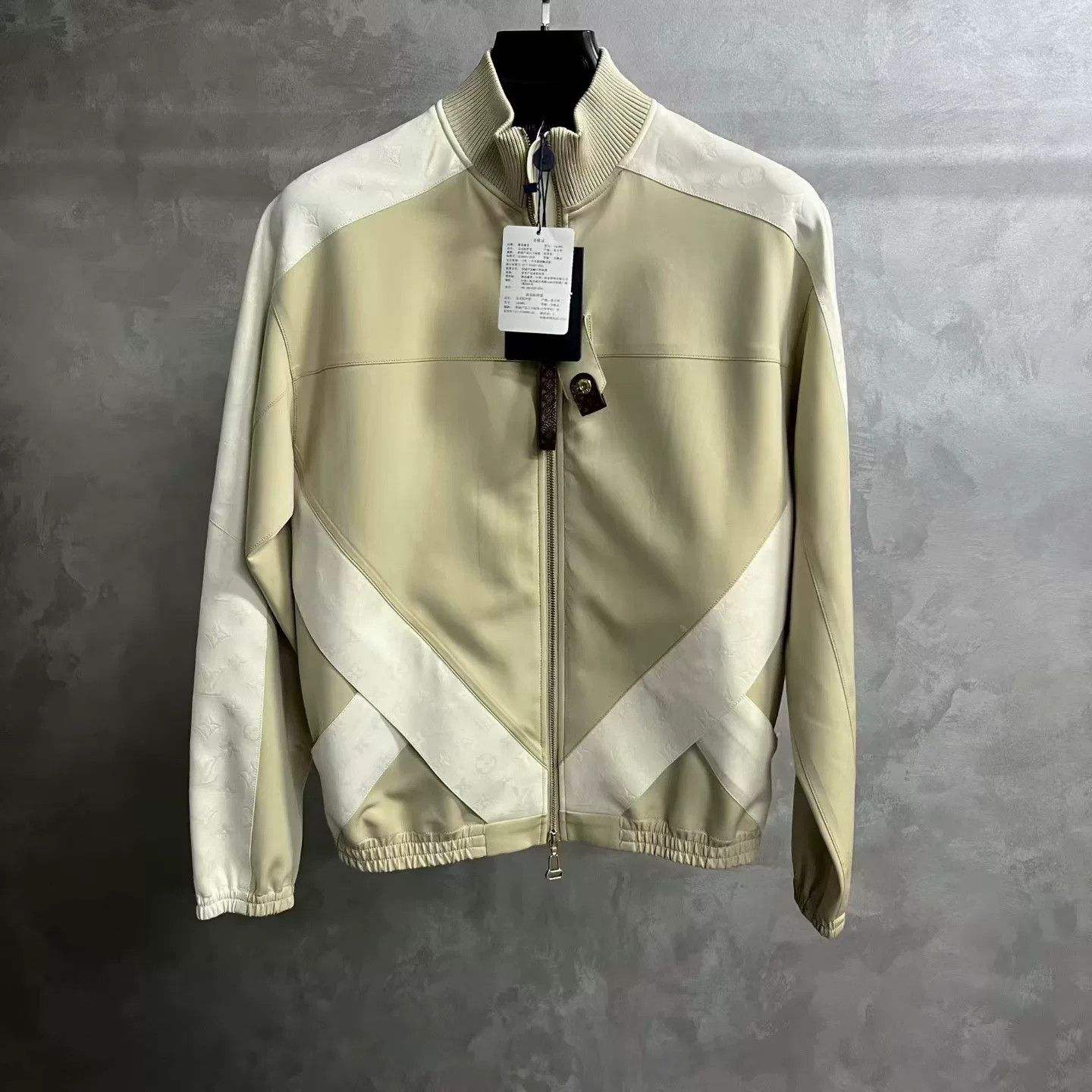 Louis Vuitton Louis Vuitton Beige Light Jacket xs Men Size US XS / EU 42 / 0 - 1 Thumbnail