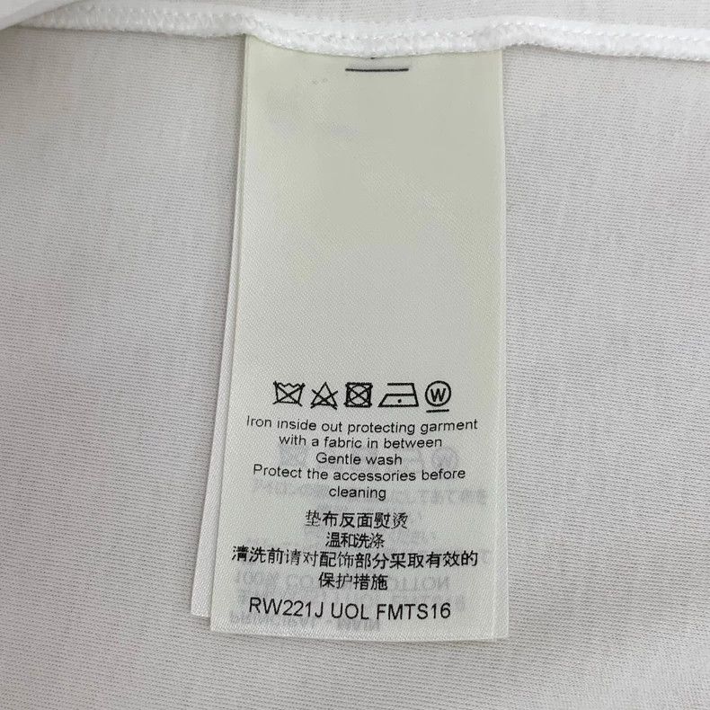 Louis Vuitton Louis Vuitton White pocket logo printed chain cotton crewn Size S / US 4 / IT 40 - 6 Thumbnail