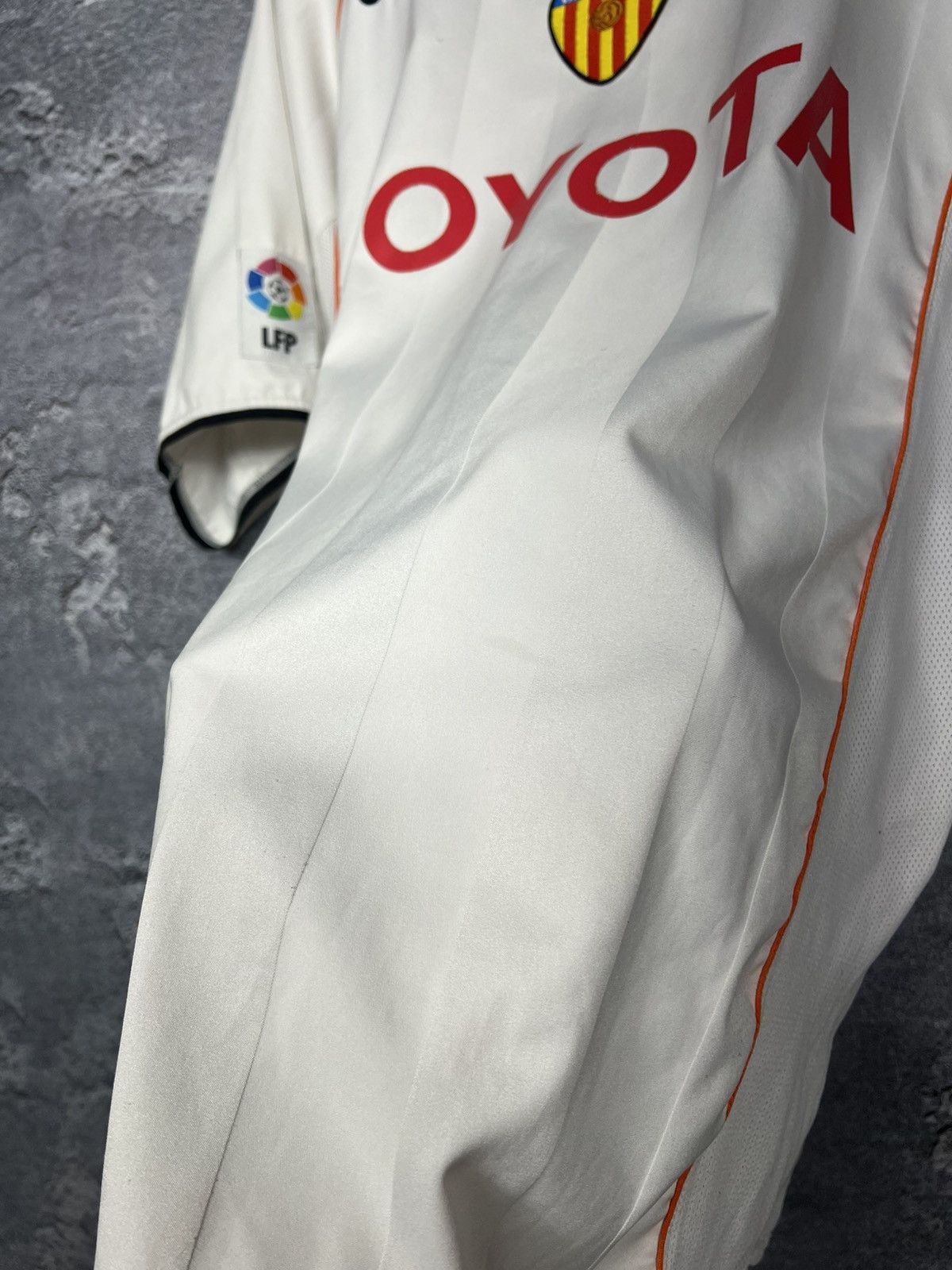 Nike Vintage Valencia 2004/2005 Home Football Jersey Blockcore Size US L / EU 52-54 / 3 - 7 Thumbnail