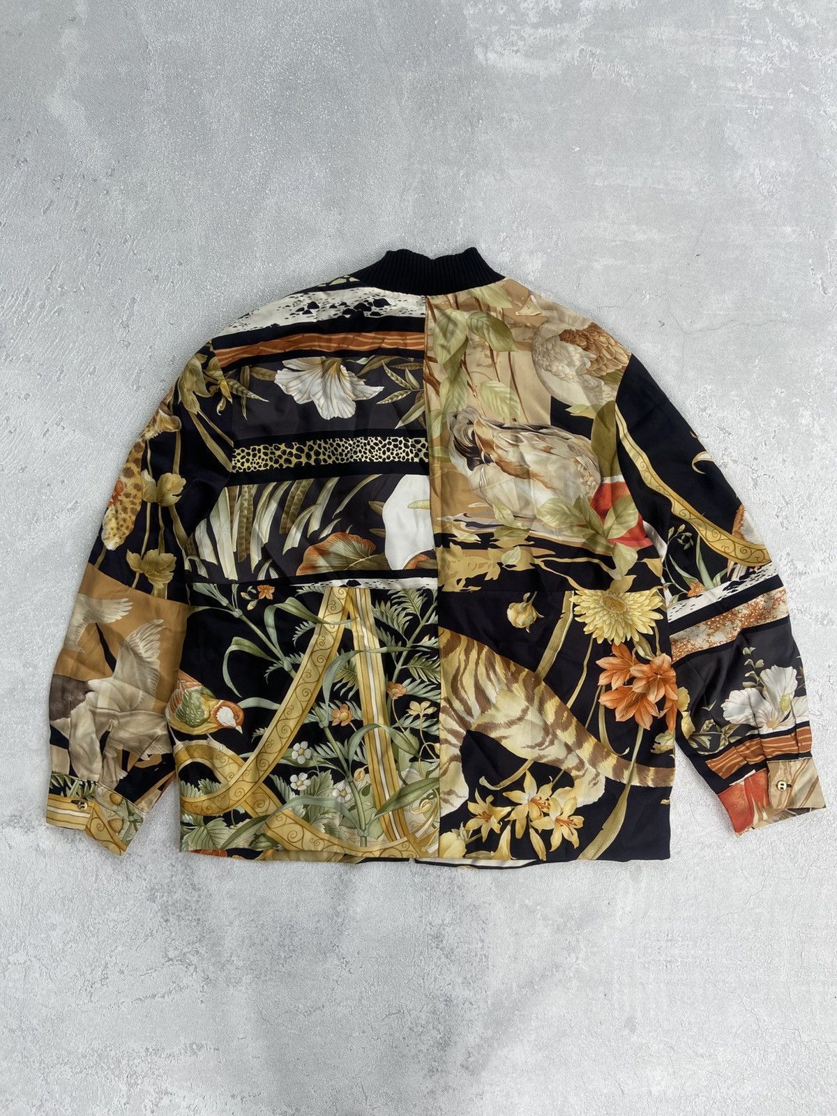 Salvatore Ferragamo Vintage Salvatore Ferragamo 90's Full Print Luxury Jacket Size US L / EU 52-54 / 3 - 2 Thumbnail