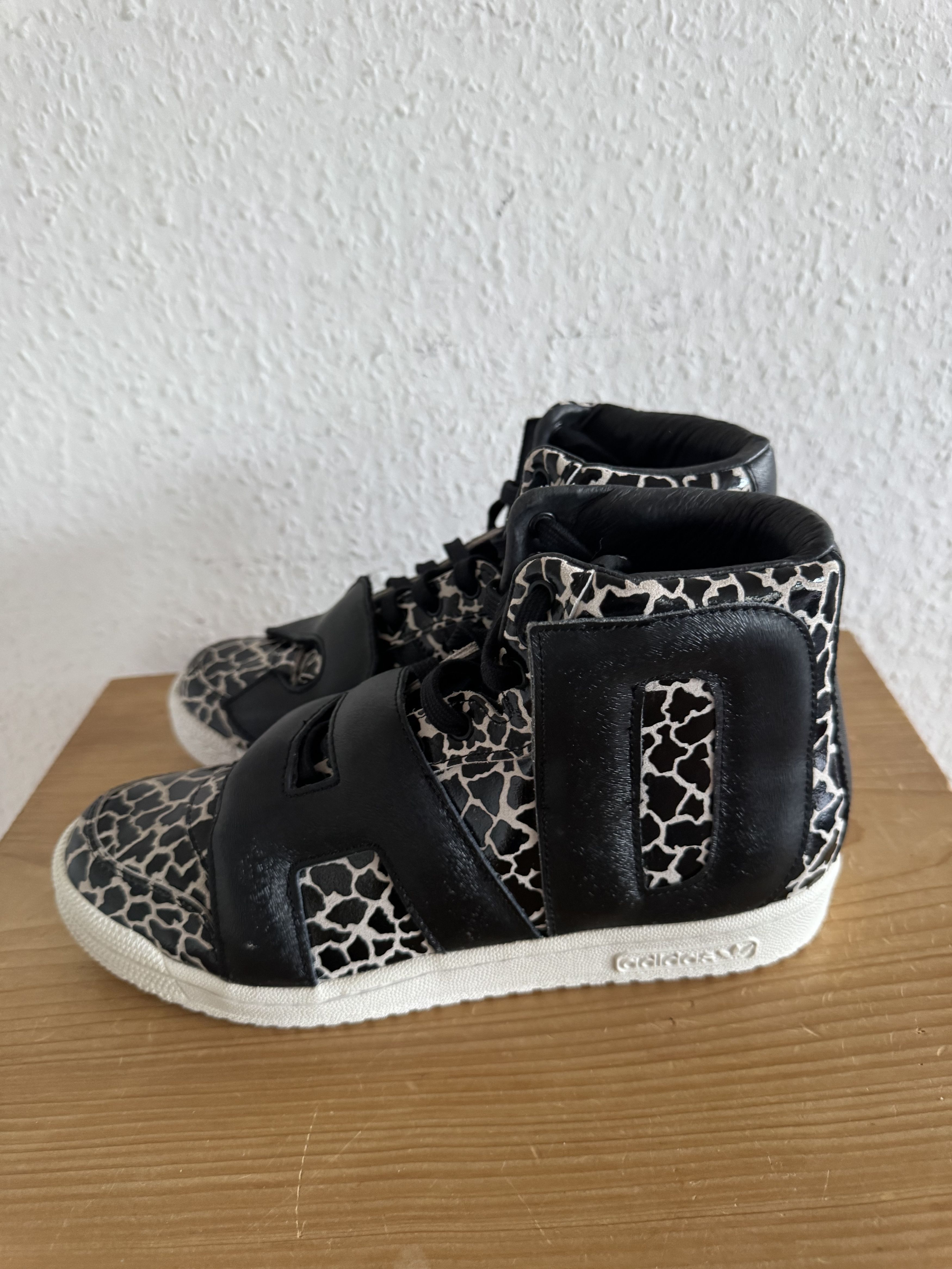 Adidas × Jeremy Scott JS Letters Giraffe Size US 7.5 / EU 40-41 - 5 Thumbnail