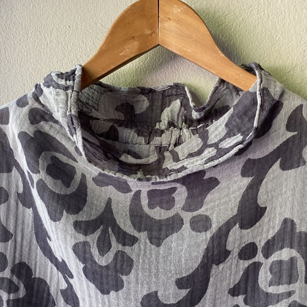 Issey Miyake Plantation Gray Floral Sheer Cap Sleeve Top Size M / US 6-8 / IT 42-44 - 8 Thumbnail