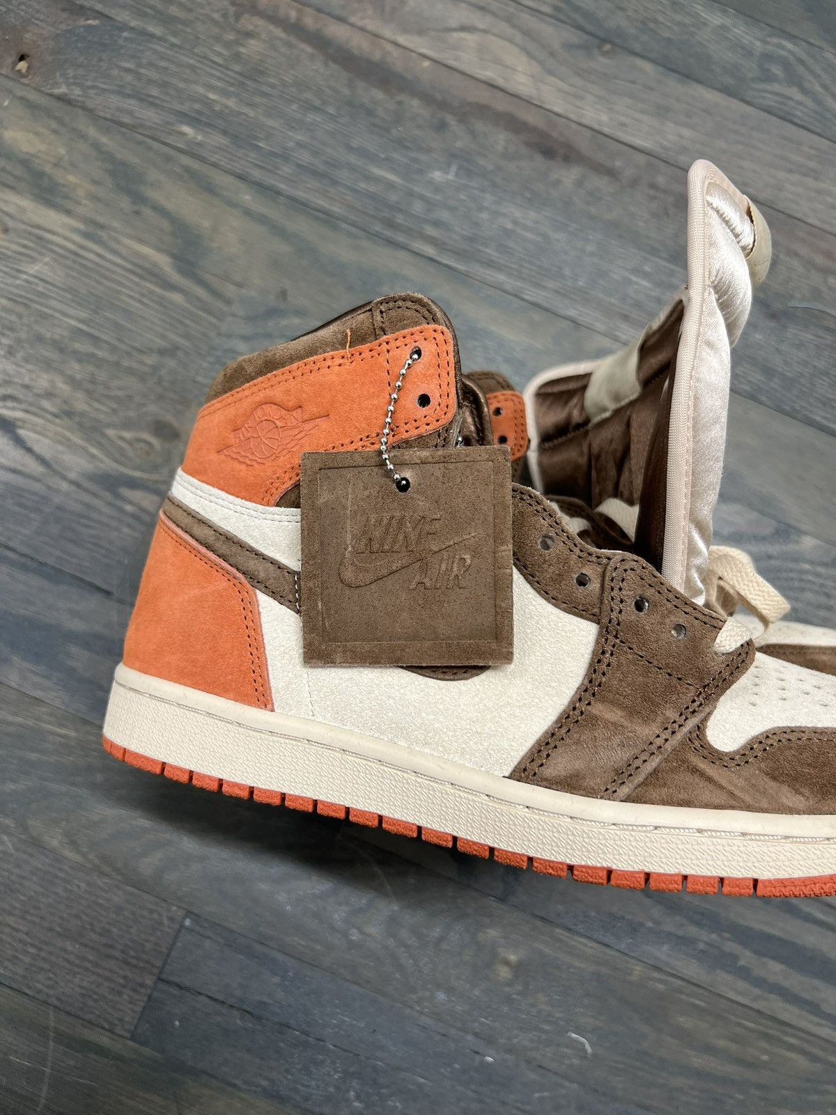 Jordan Brand WMNS JORDAN 1 RETRO HIGH OG 'DUSTED CLAY' Size US 9.5 / IT 39.5 - 18 Thumbnail