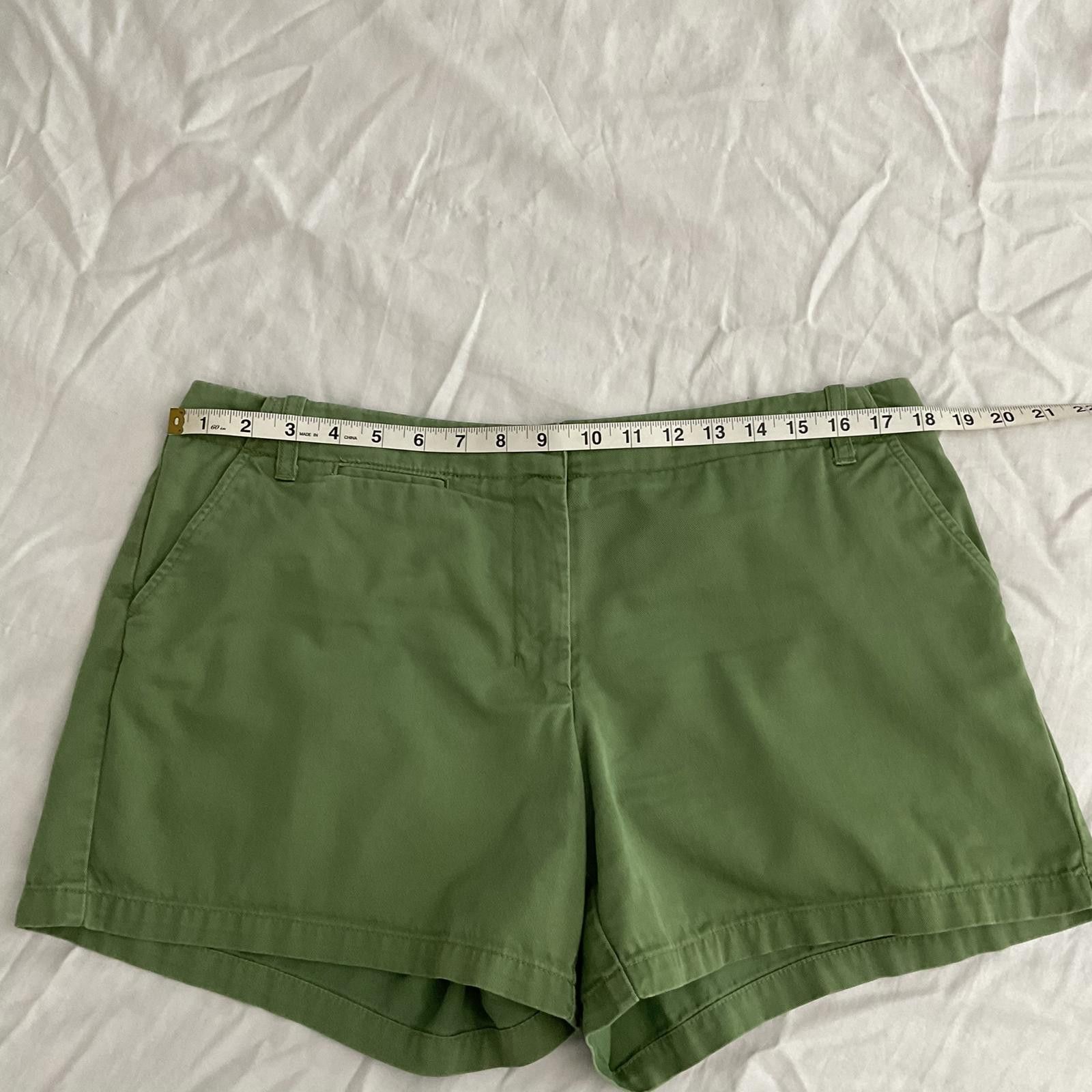 J.Crew J.Crew green low rise womens chino shorts size 12 y2k Size 34" / US 12 / IT 48 - 6 Thumbnail