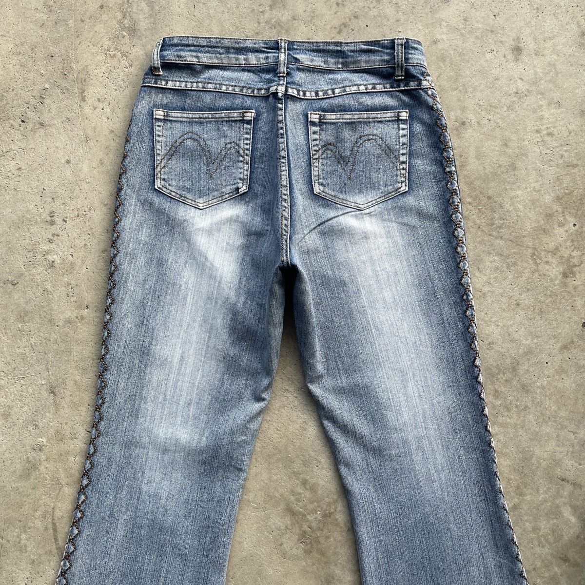 Japanese Brand Vintage Japanese Faded Flare/Bootcut Women Denim Jeans Pants Size US 31 - 8 Thumbnail