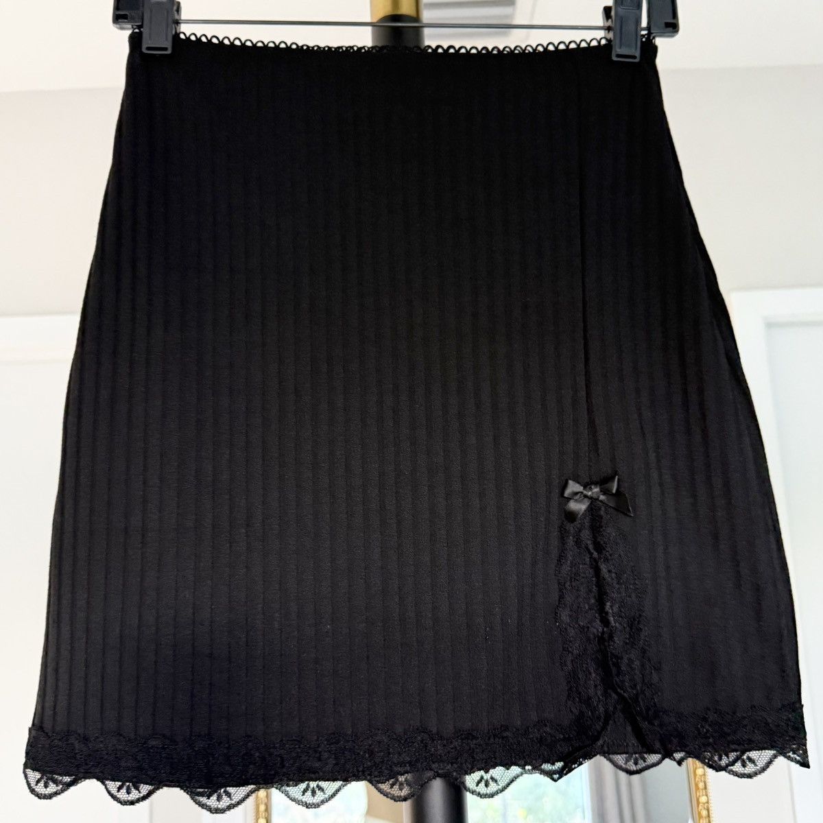 Shein NWOT Black Ribbed Knit Lace Trim Bodycon Mini Skirt | XS / 2 Size 26" / US 2 / IT 38 - 1 Thumbnail