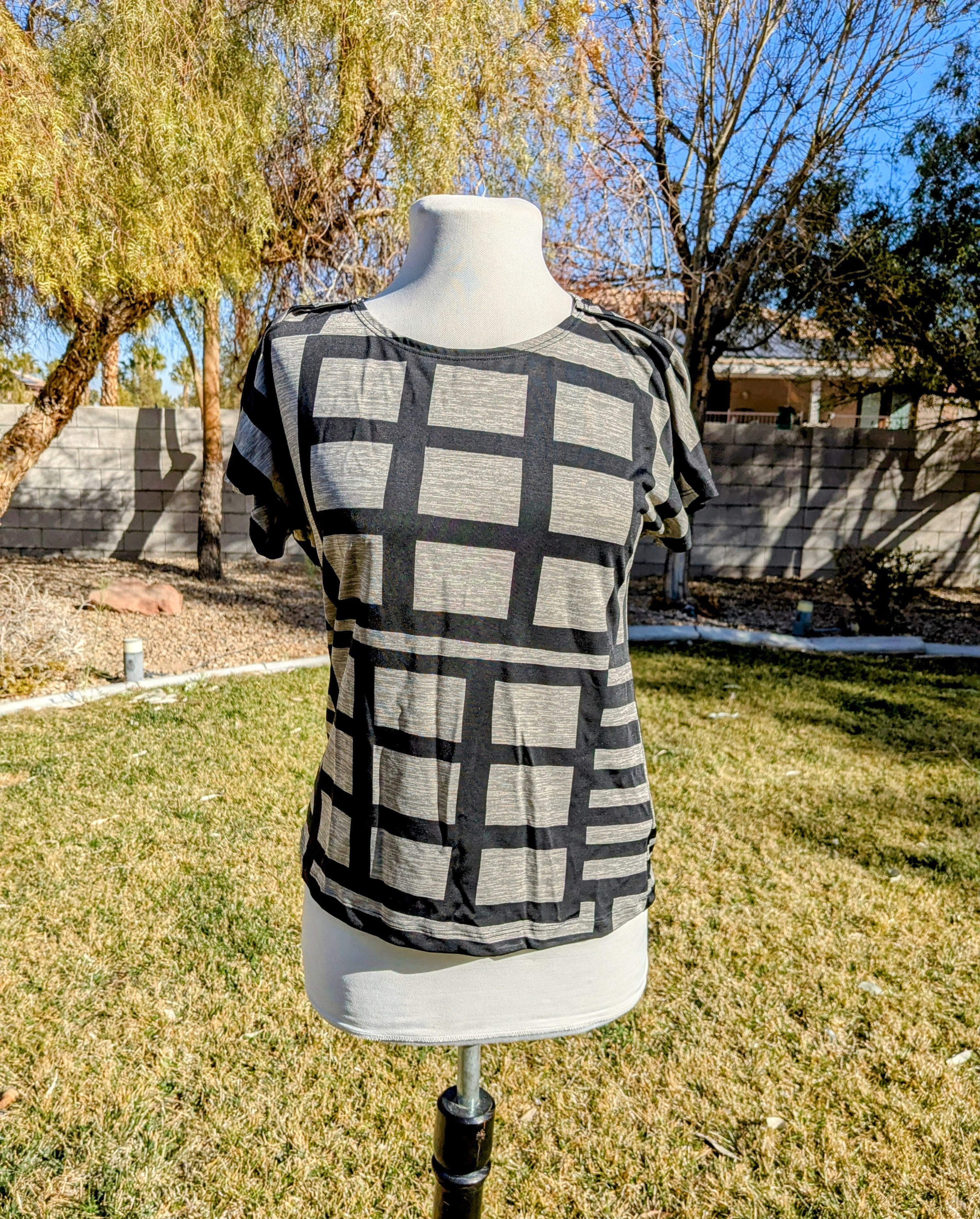 Designer Lavish Style Minimalistic Geometric Shapes Stretch Top Size US M / EU 48-50 / 2 - 1 Thumbnail
