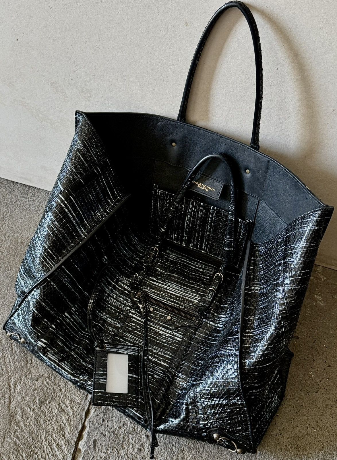 Balenciaga Balenciaga - 2000's - Python A4 - Papier Tote Bag Size ONE SIZE - 17 Thumbnail