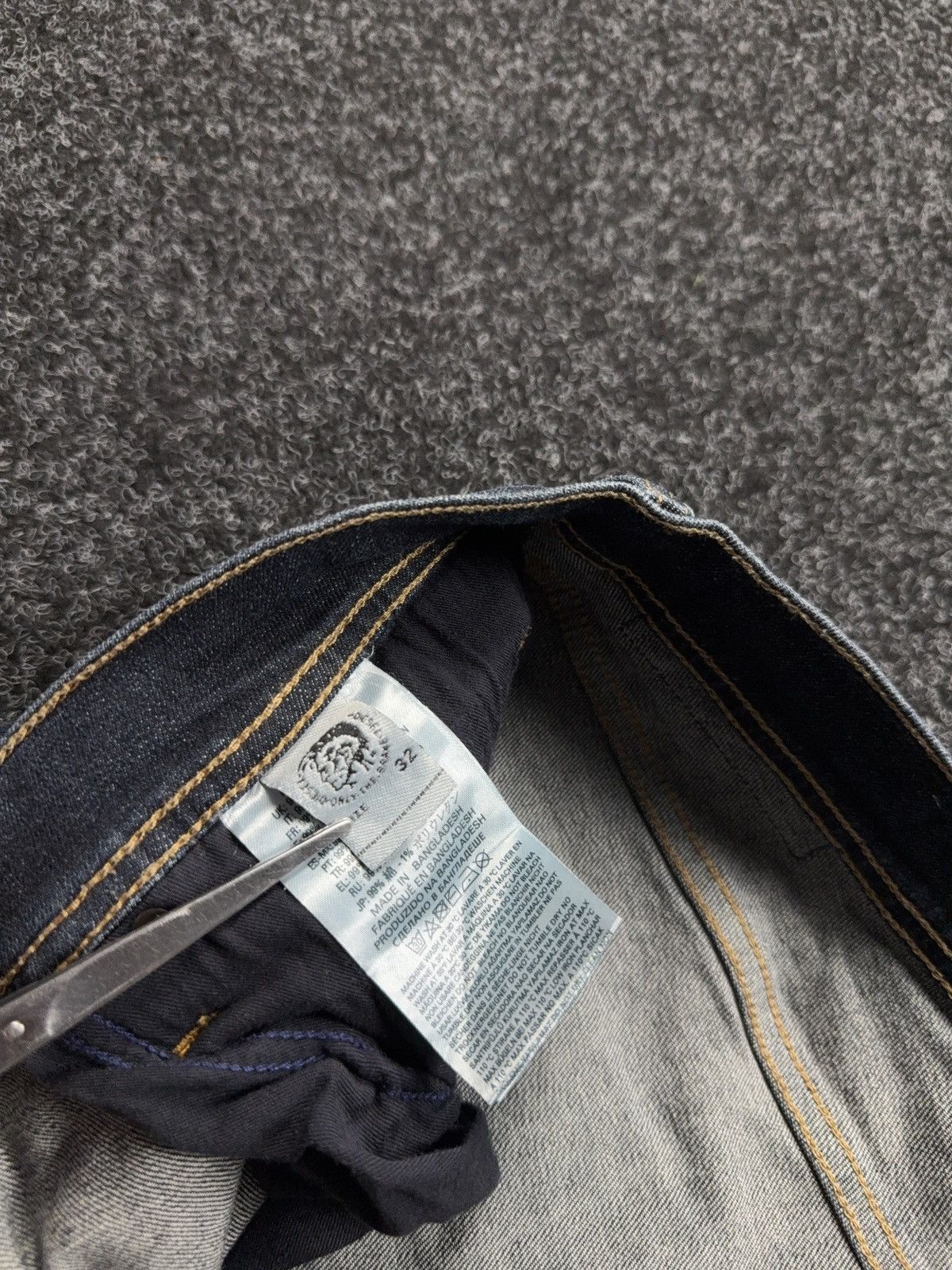 Diesel Luxury 00s Y2K Diesel Tepphar Slim Carrot Faded Wash Jeans Size US 32 / EU 48 - 11 Thumbnail