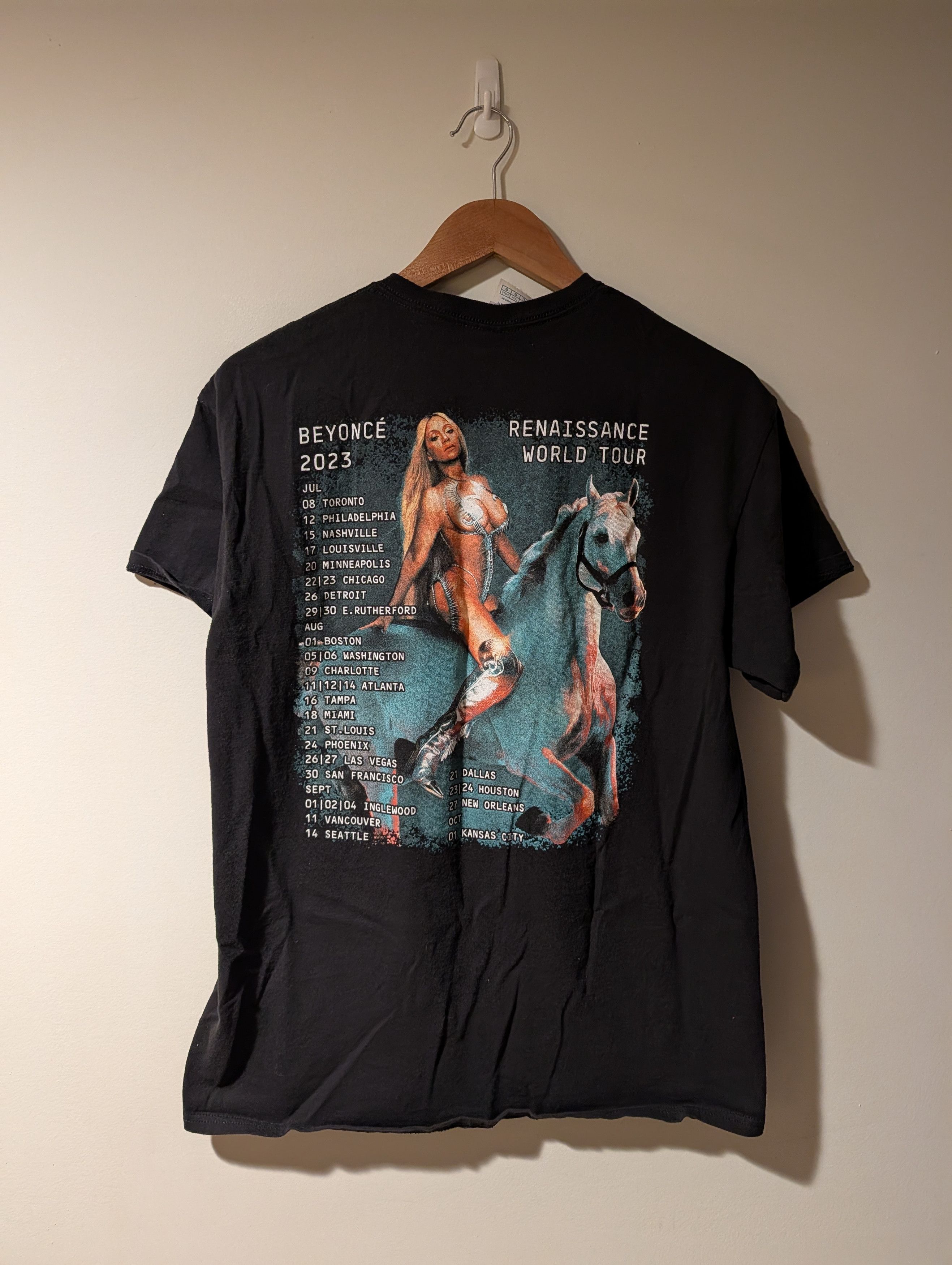 Band Tees Beyoncé Renaissance World Tour 2023 Parking Bootleg T-Shirt Size US L / EU 52-54 / 3 - 1 Thumbnail