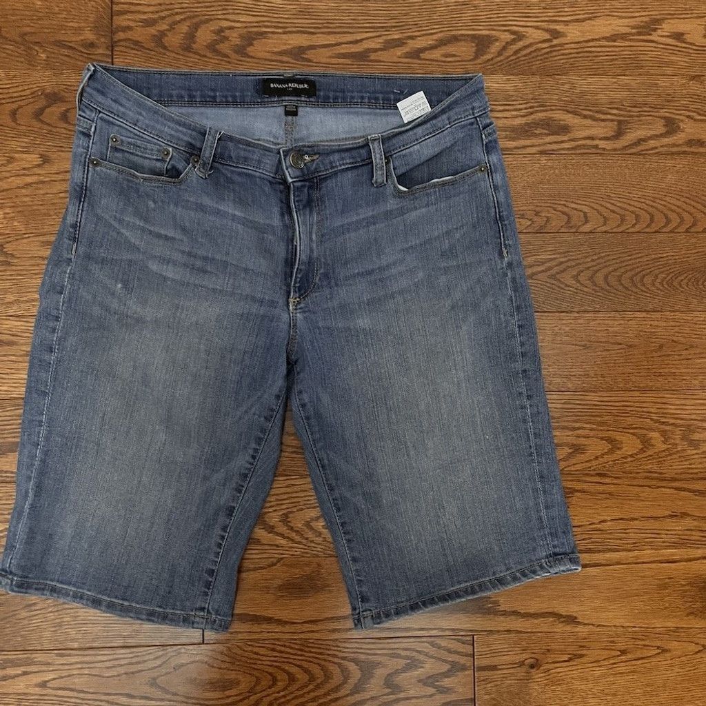 Banana Republic Banana Republic size 29 denim bermudas Size 29" - 1 Thumbnail