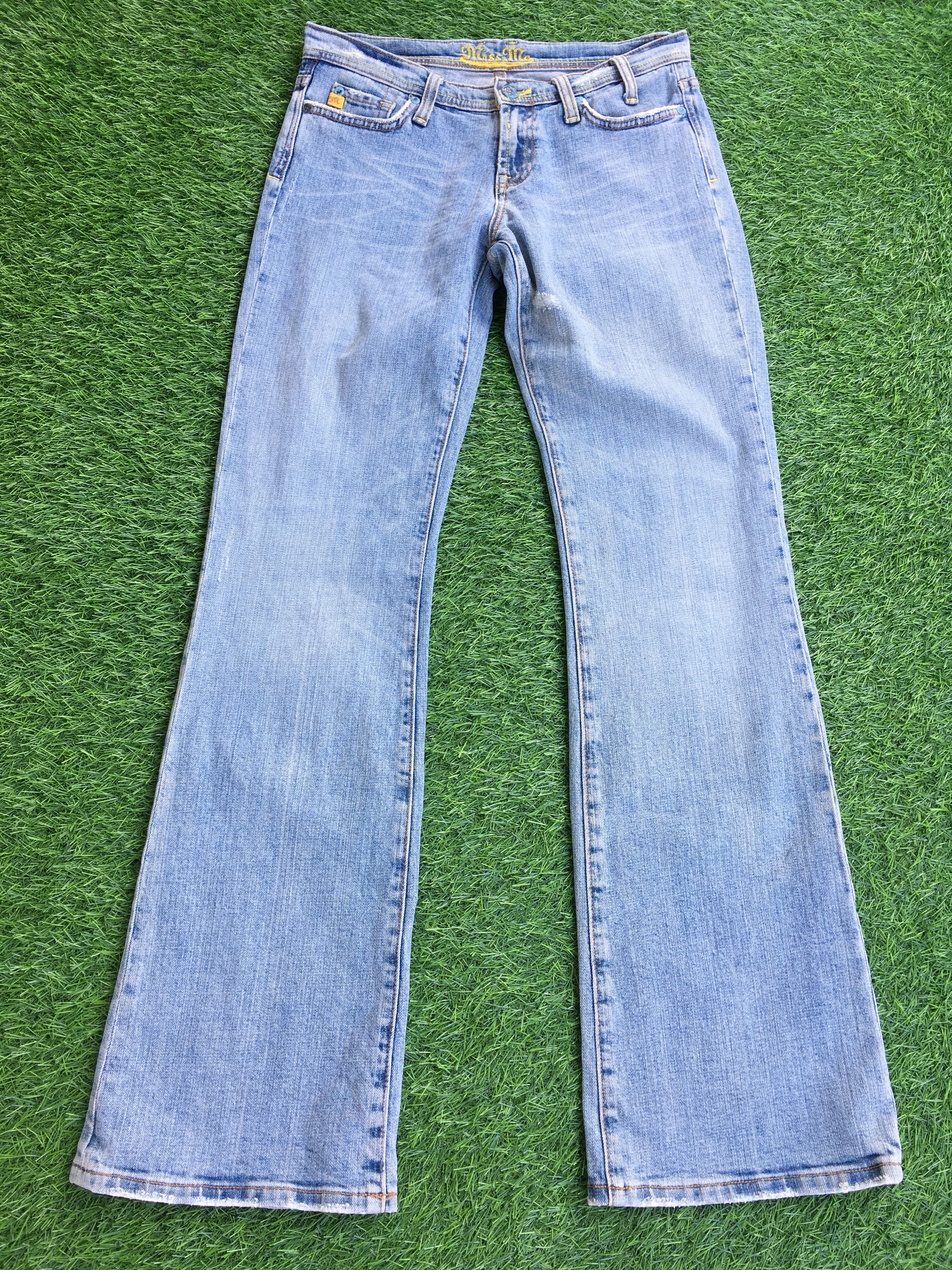Designer Miss Me light blue wash 2000’s grunge bootcut jeans D-1093 Size 28" / US 6 / IT 42 - 1 Thumbnail