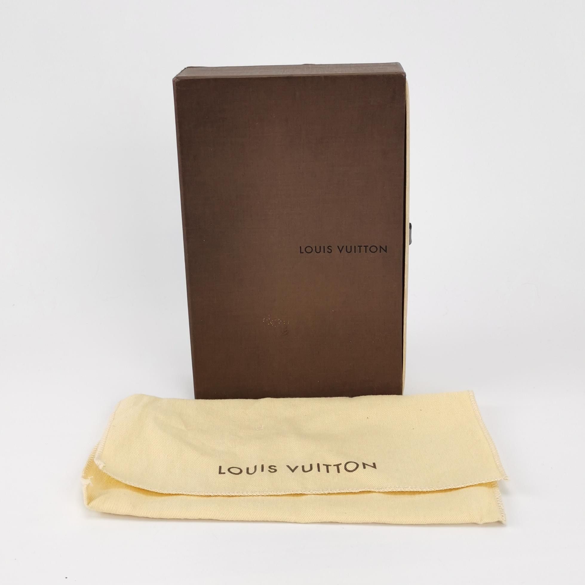 Louis Vuitton Louis Vuitton (LV) Patent leather solid color embossed mono Size ONE SIZE - 9 Thumbnail