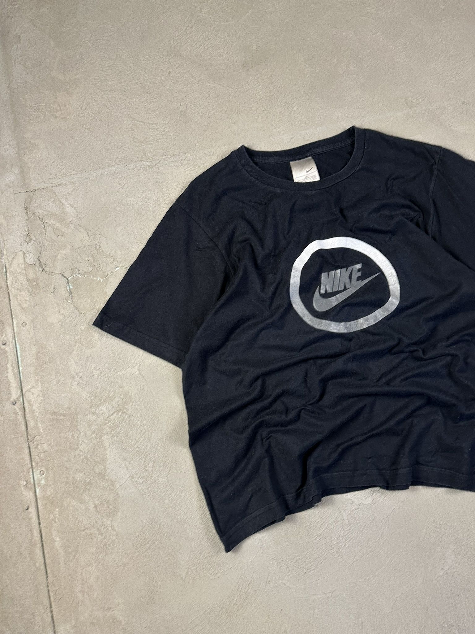 Nike Vintage Y2k Nike Swoosh Circle Logo T-shirt 00s Size US XL / EU 56 / 4 - 2 Thumbnail