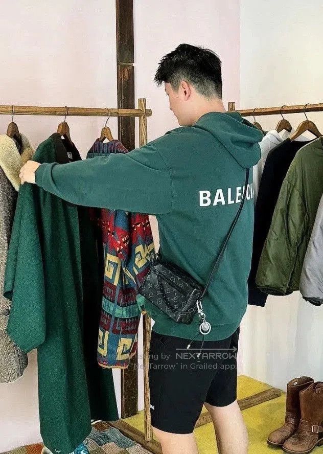 Balenciaga Balenciaga Green Back Logo Hoodie. Size US M / EU 48-50 / 2 - 5 Thumbnail