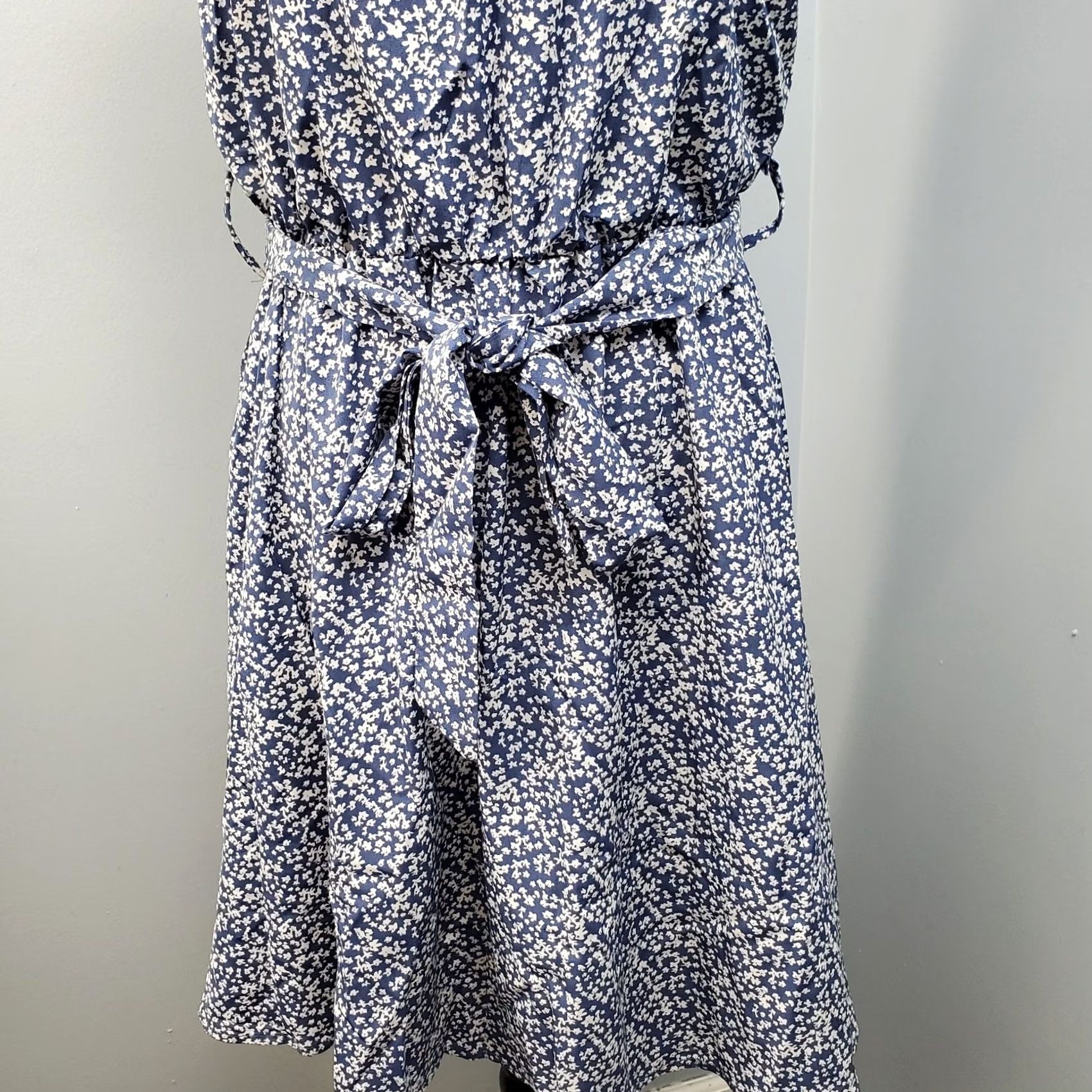Vintage BTFBM Halter Dress Womens M Blue White Floral Sleeveless Belted Waist Swing Hem Dress Size M / US 6-8 / IT 42-44 - 7 Thumbnail