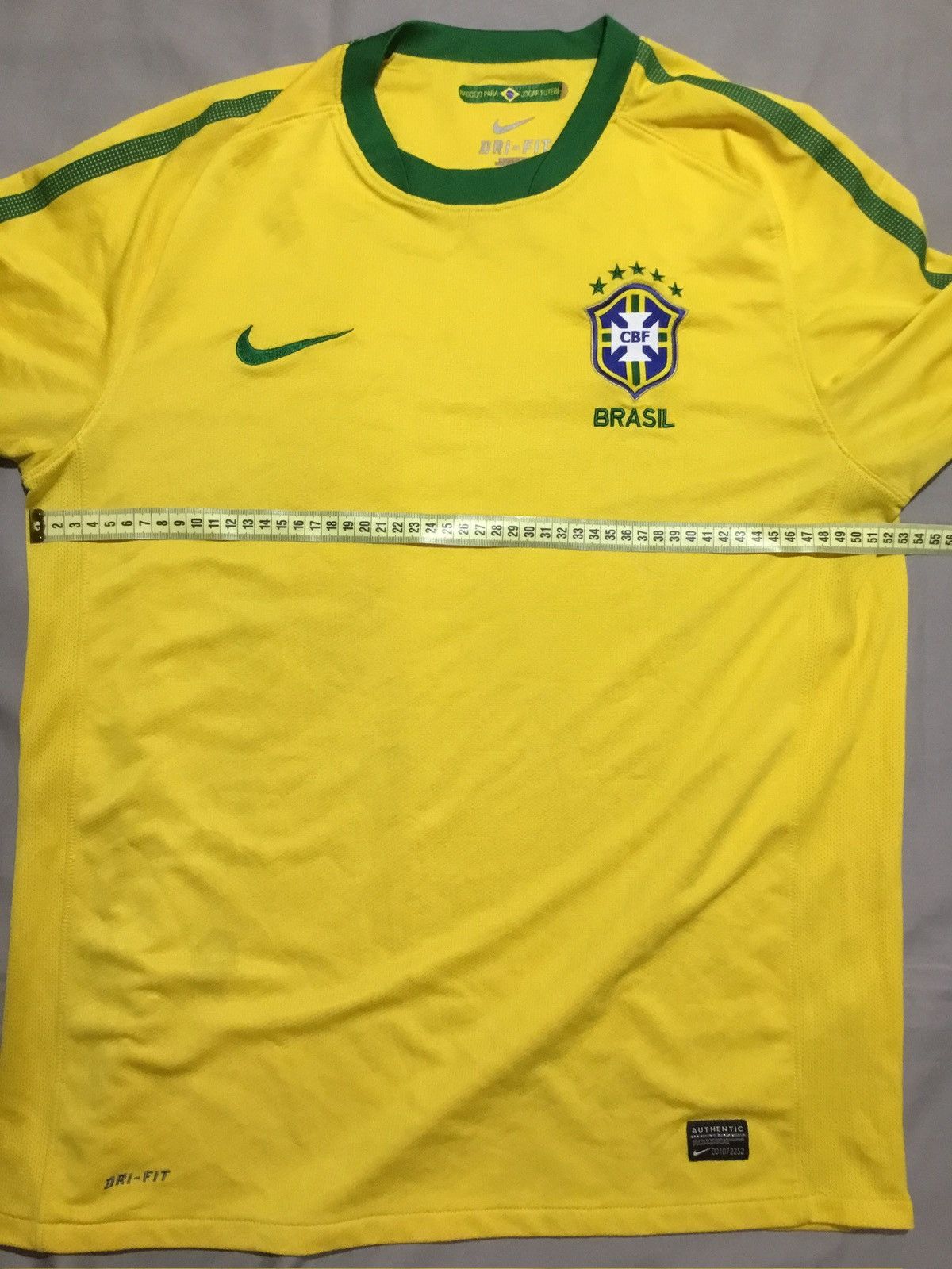 Nike 2010-11 BRAZIL SHIRT L Football Soccer International Teams Size US L / EU 52-54 / 3 - 9 Thumbnail