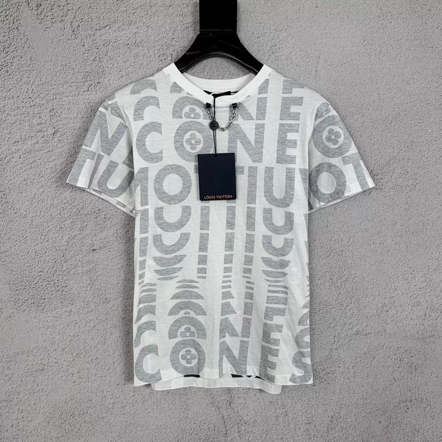Louis Vuitton LV white base gray big logo all over S new tee Size S / US 4 / IT 40 - 1 Thumbnail