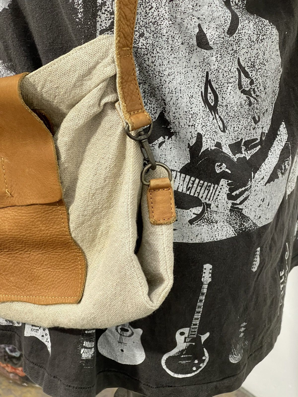 Japanese Brand Linen and Leather Arome de Muguet Messenger Bag Size ONE SIZE - 7 Thumbnail