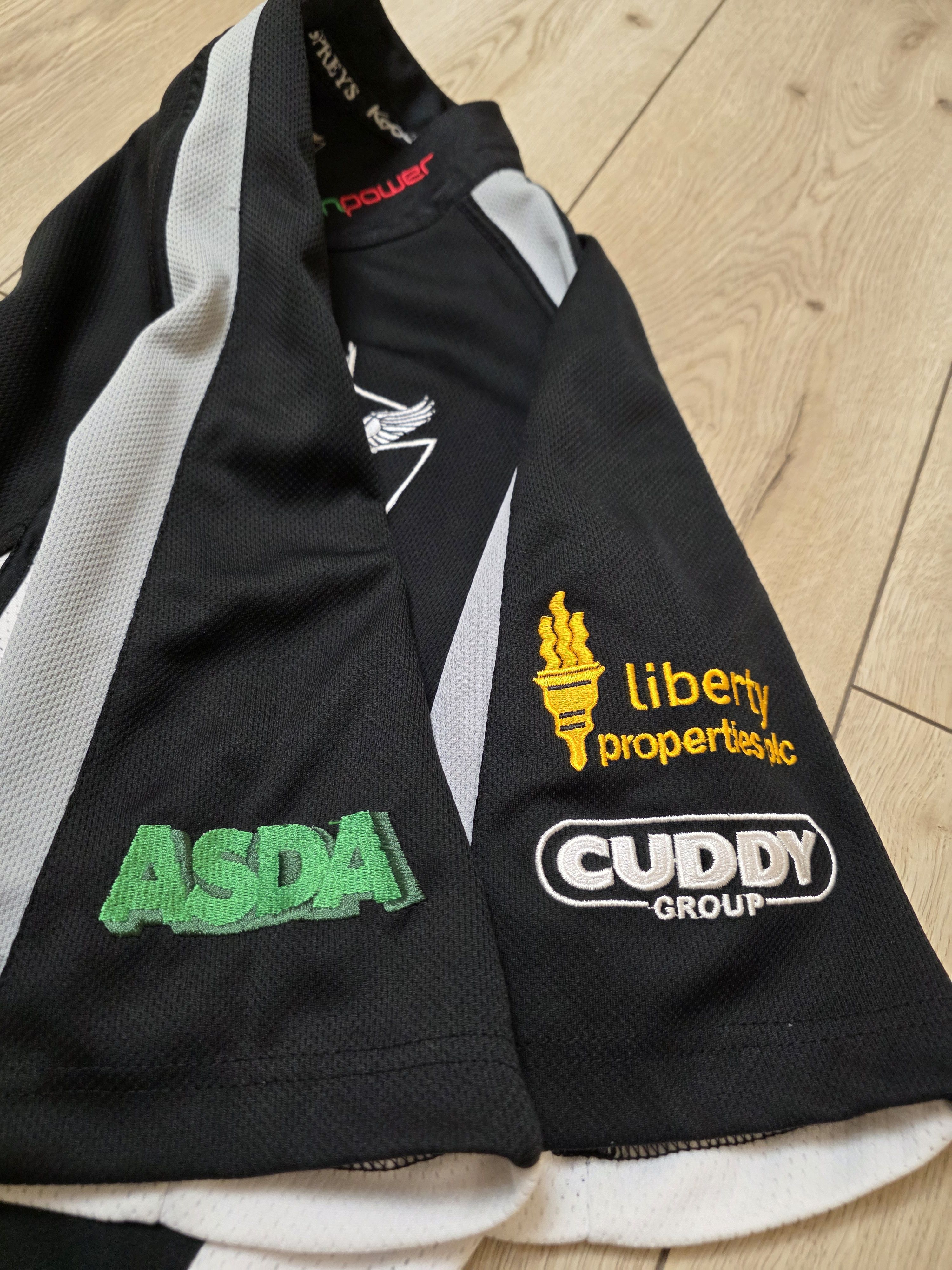 Vintage OSPREYS RUGBY VINTAGE JERSEY WALES RUGBY RARE BLACK JERSEY Size US L / EU 52-54 / 3 - 5 Thumbnail