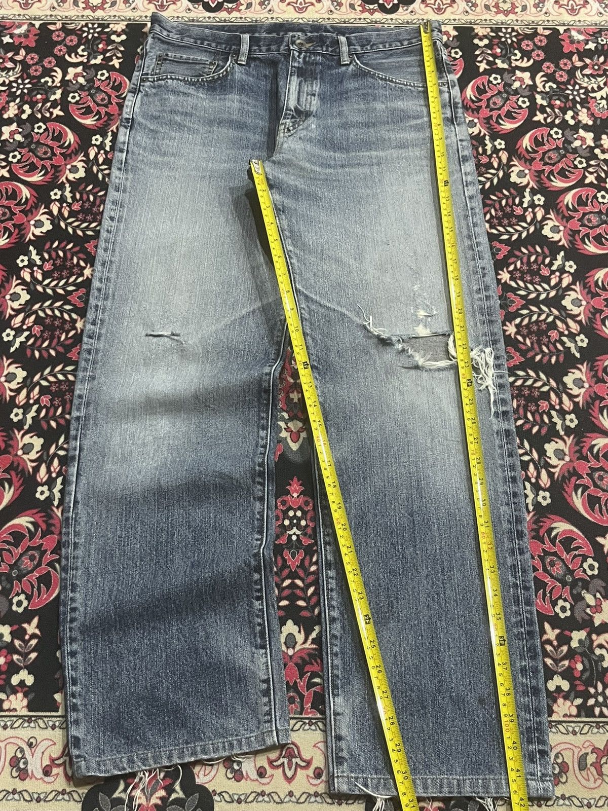 Uniqlo Vintage Uniqlo Blue Washed Distress Frayed Leg Straight Jean Size US 32 / EU 48 - 9 Thumbnail
