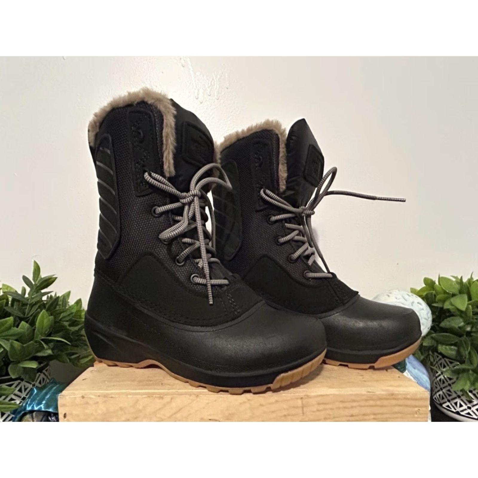 Vintage NWOT North Face Women’s Black Faux Fur High Winter Boot Size 5.5 Size US 6 / IT 36 - 2 Thumbnail