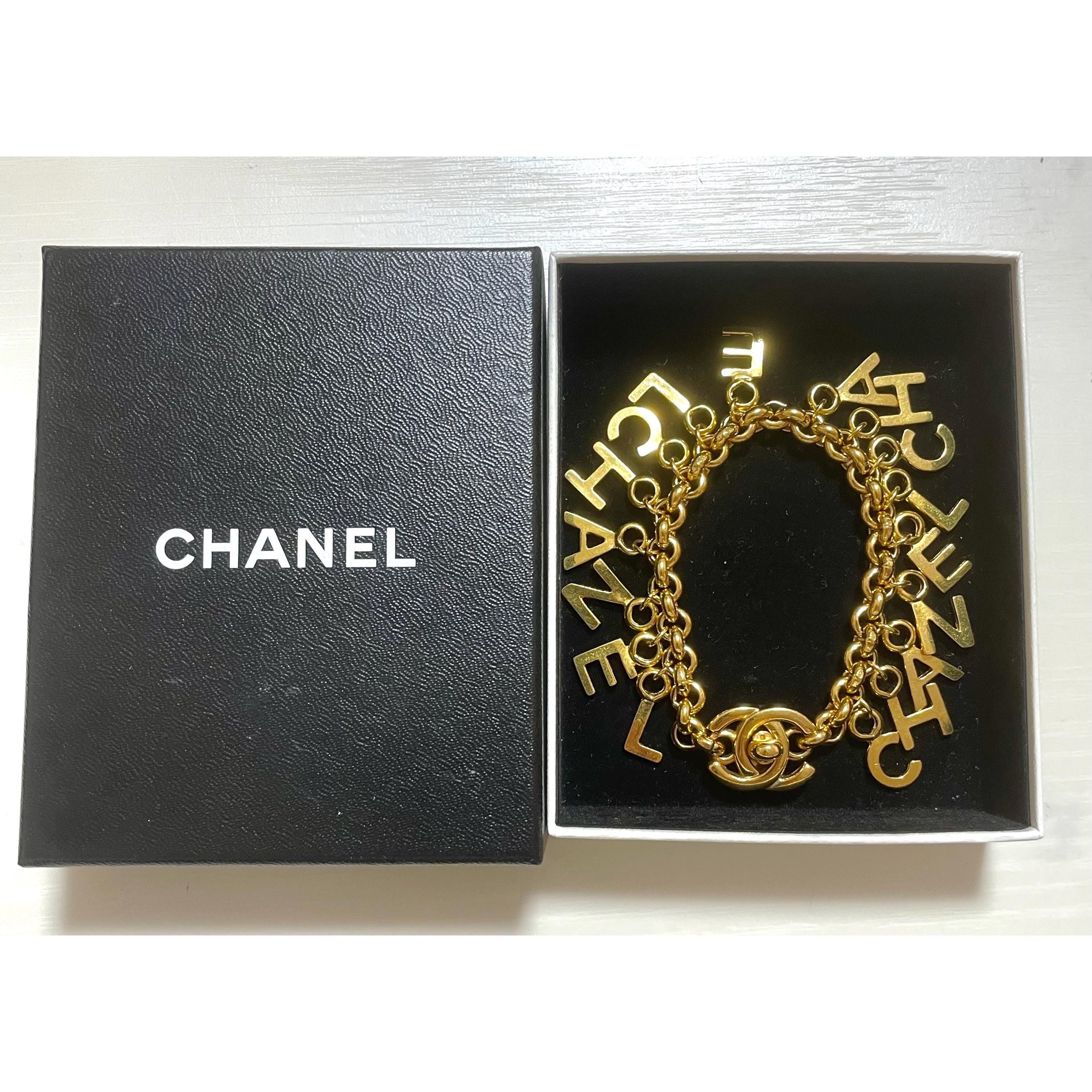 Chanel Vintage Chane letter dangle bracelet with turn lock cc. Size ONE SIZE - 10 Thumbnail