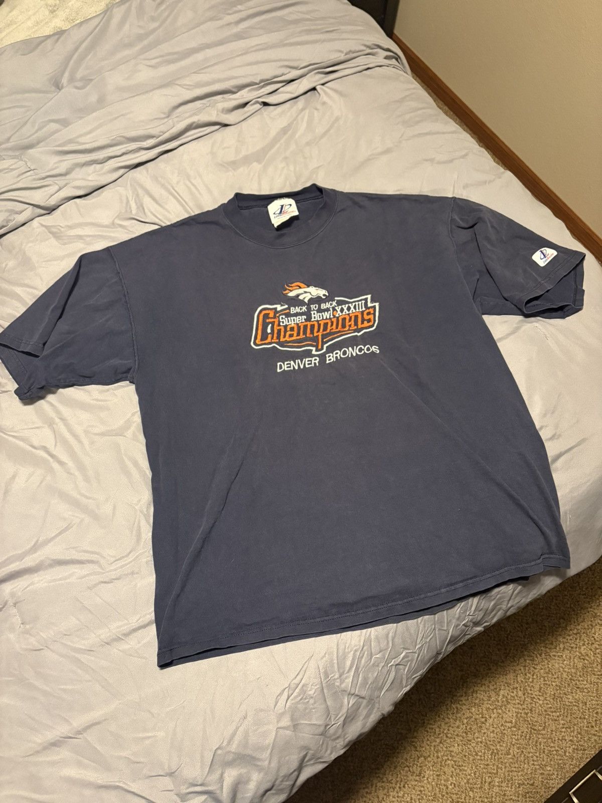 Vintage Vintage Broncos Tee (BACK TO BACK CHAMPIONS) Size US XL / EU 56 / 4 - 1 Thumbnail