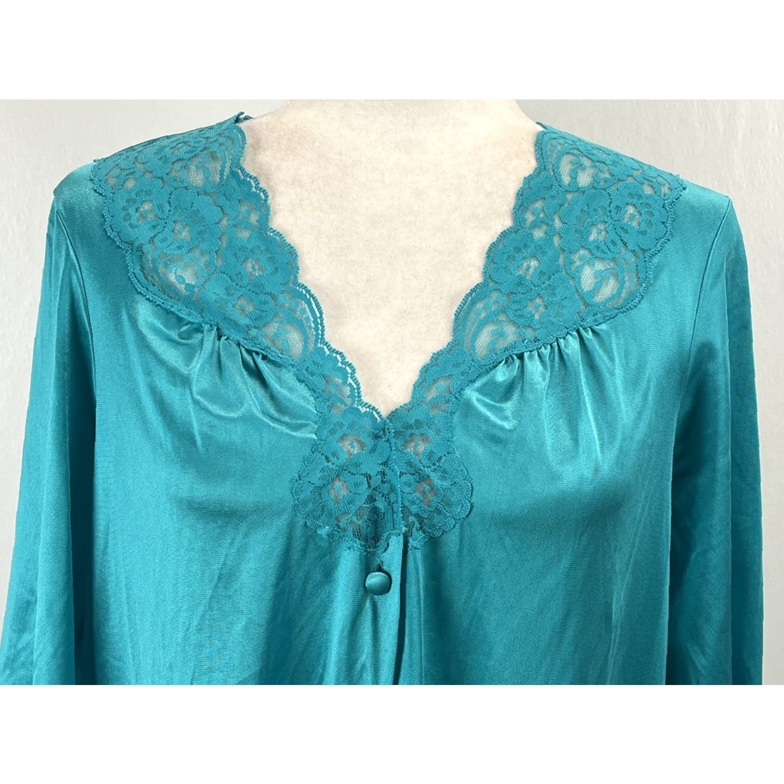 Vintage Vtg Vanity Fair Nylon Nightgown Robe Sz Small GUC Full Snap Lace Trim Made In US Size ONE SIZE - 5 Thumbnail