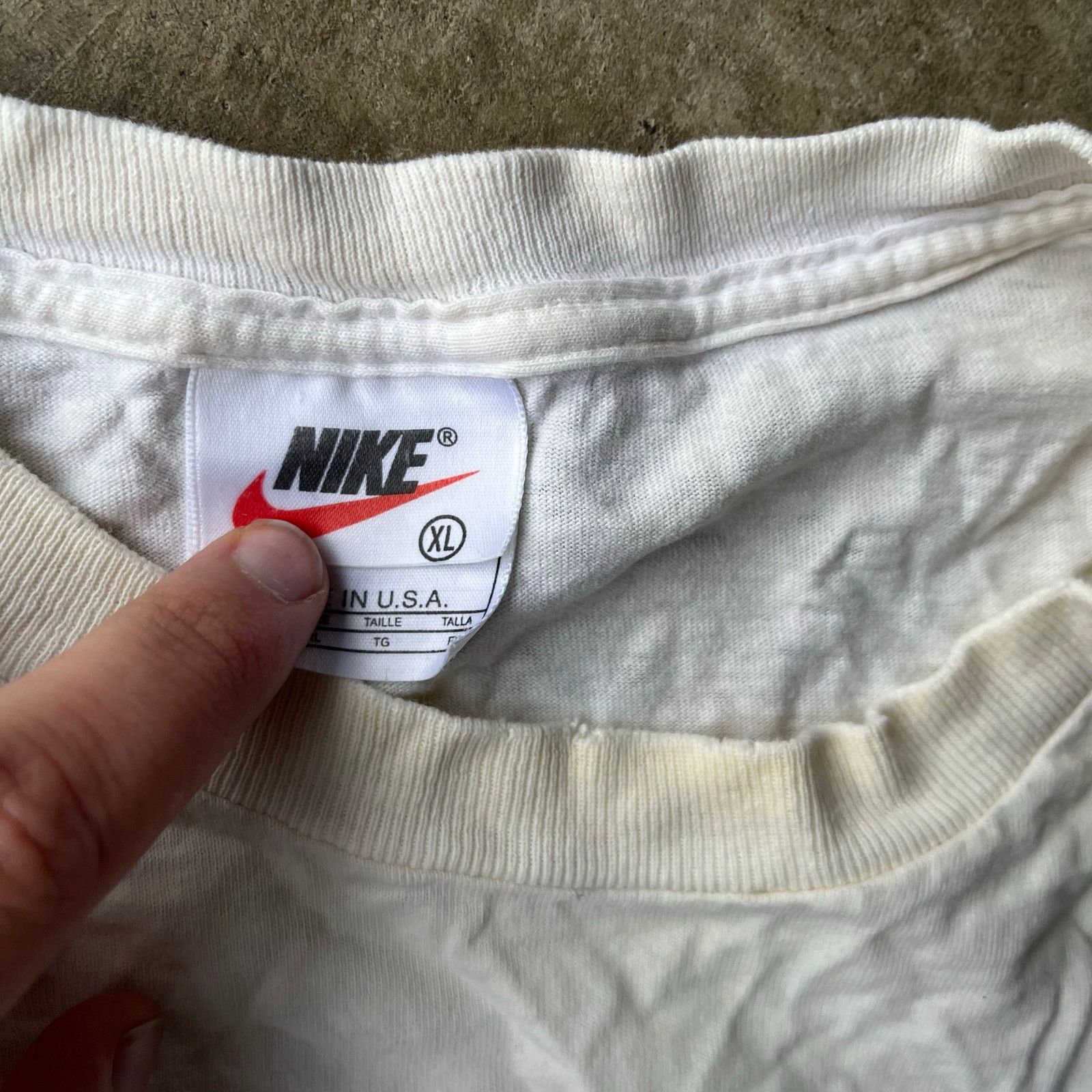 Vintage VINTAGE 90S NIKE BIG SWOOSH SHIRT TEE WHITE DISTRESSED XL Size US XL / EU 56 / 4 - 4 Thumbnail