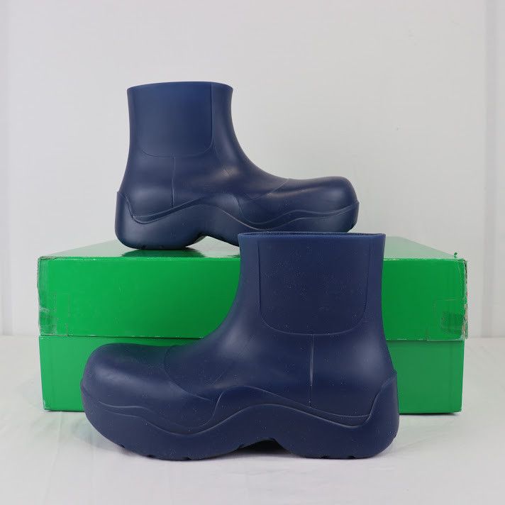 Bottega Veneta o1rshd1 Matt Rubber Puddle Ankle Boot in Cruise Size US 7 / EU 40 - 1 Thumbnail