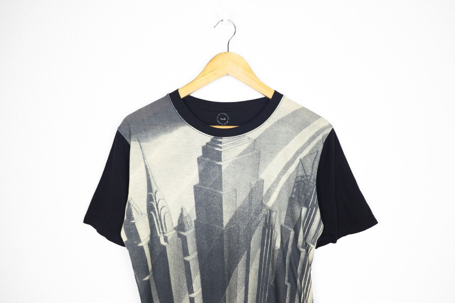 MoMA The Metropolitan Museum of Art New York Graphic 3D Tee Size US S / EU 44-46 / 1 - 2 Thumbnail